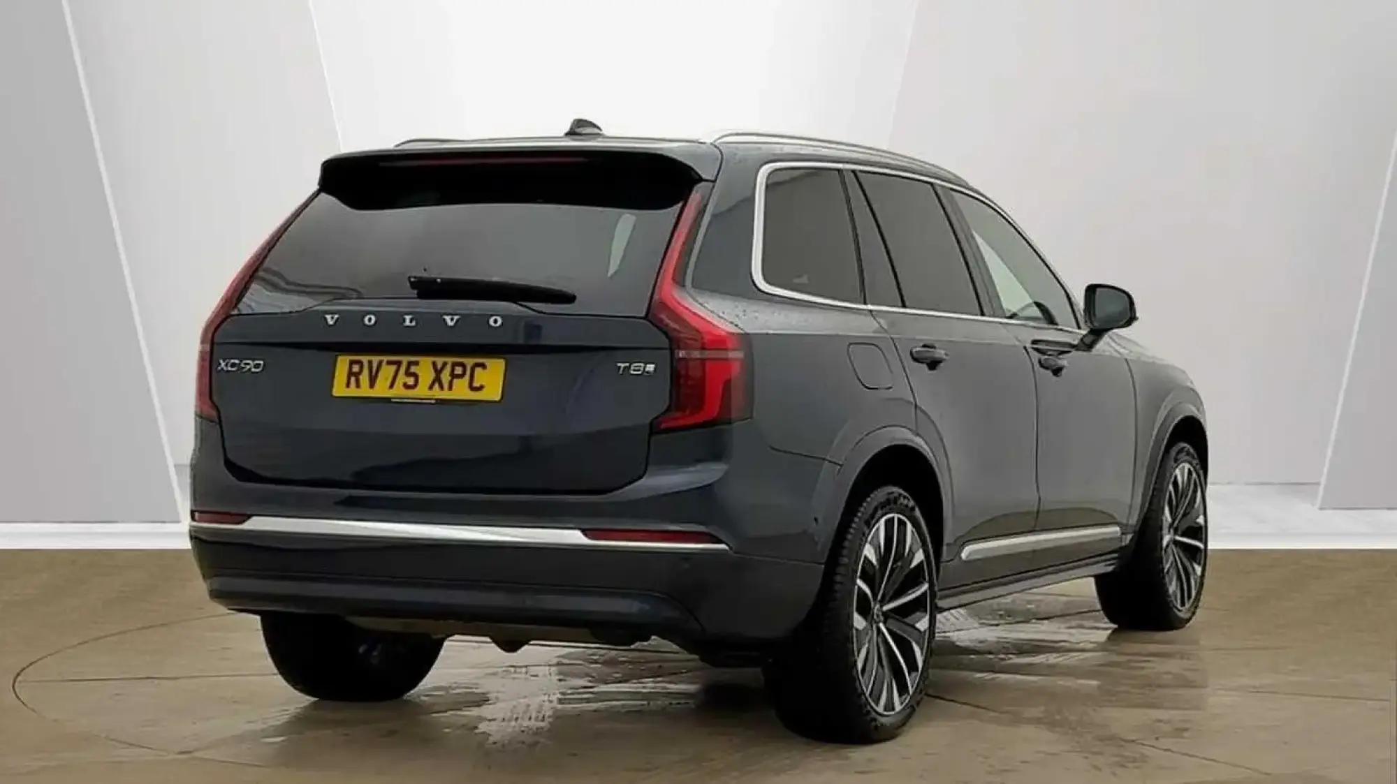 Volvo XC90 Plug-In Hybrid 2.0 T8 18.8kWh Ultra Bright Auto 4WD Euro 6 (s/s) 5dr RV75XPC Image 3 Volvo XC90 Plug-In Hybrid 2.0 T8 18.8kWh Ultra Bright Auto 4WD Euro 6 (s/s) 5dr RV75XPC Image 3