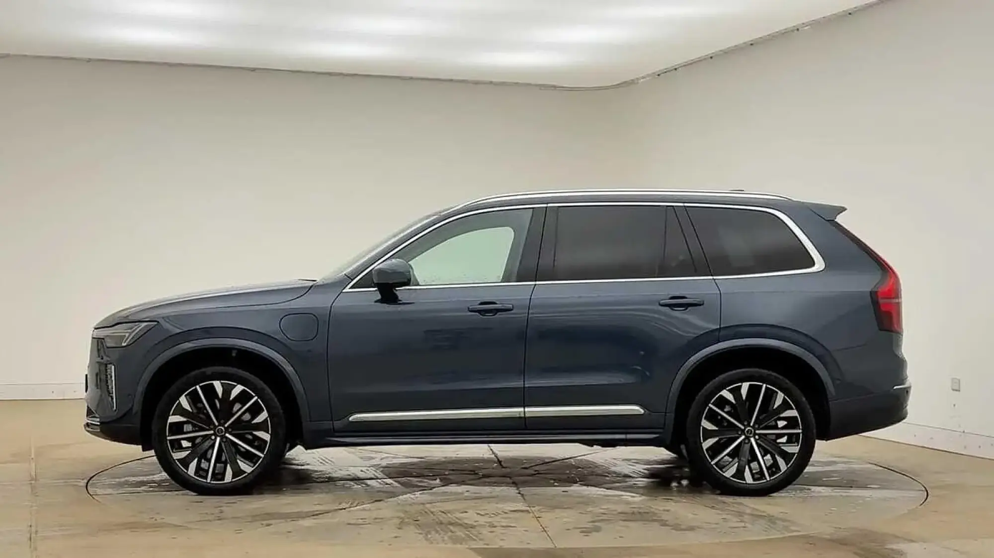 Volvo XC90 Plug-In Hybrid Image 6 Volvo XC90 Plug-In Hybrid Image 6