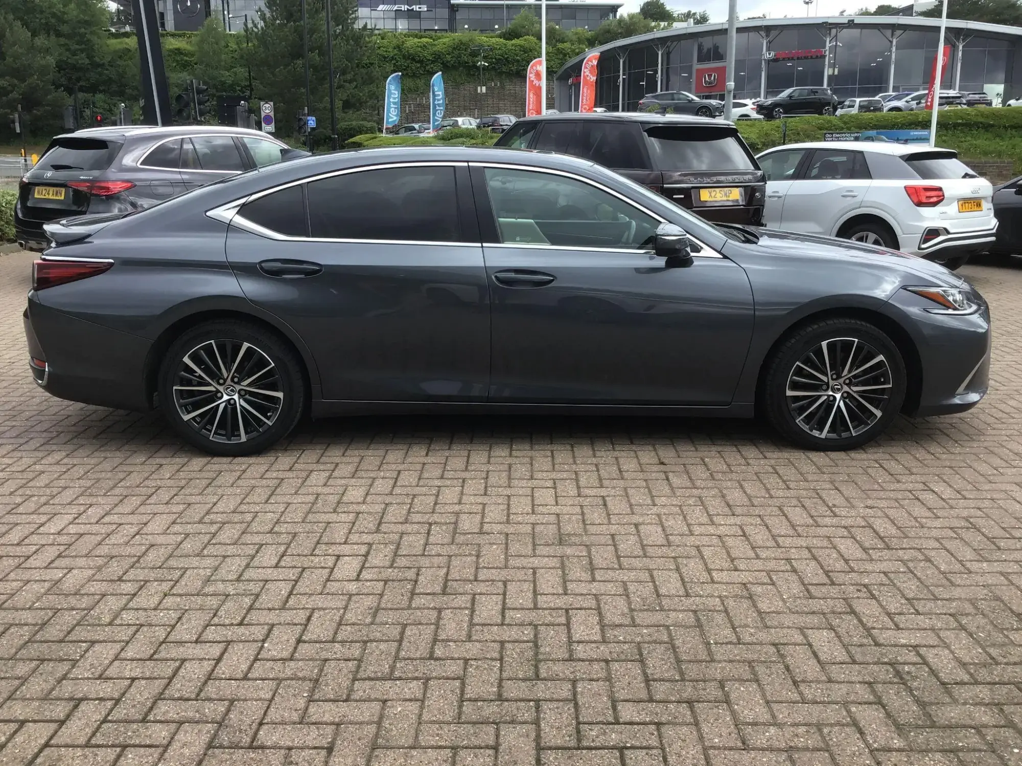Lexus ES 2.5 300h Premium Edition E-CVT Euro 6 (s/s) 4dr V321KCY Image 2