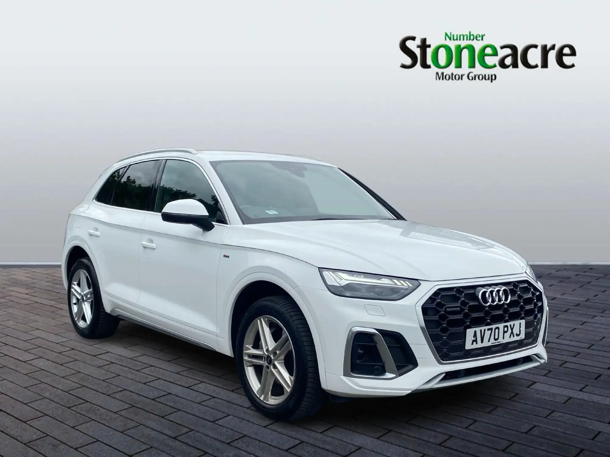Audi Q5 2.0 TDI 40 S line S Tronic quattro Euro 6 (s/s) 5dr AV70PXJ Image 1
