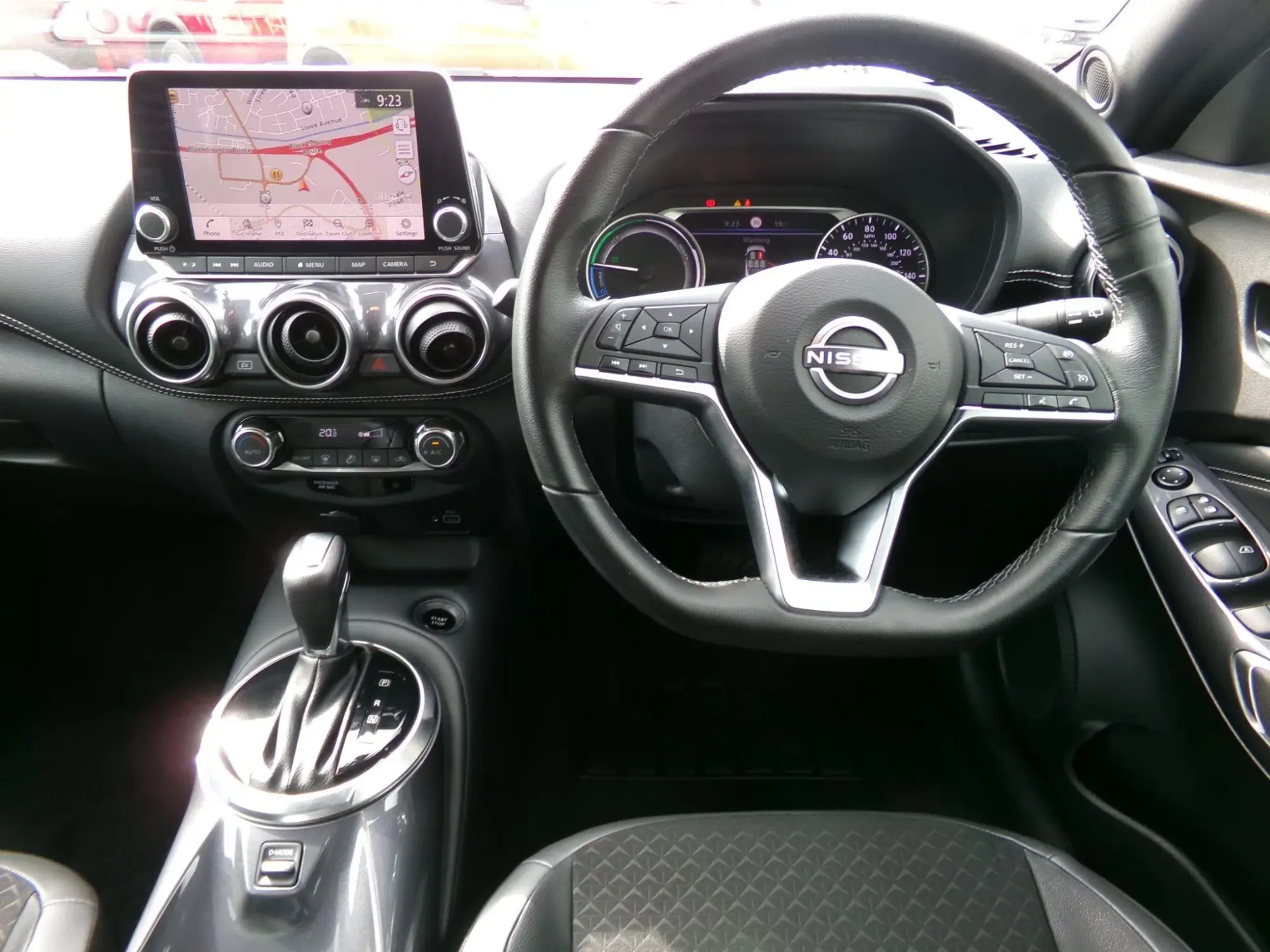Nissan Juke Hybrid 1.6 N-Connecta Auto Euro 6 5dr SW72LLF Image 2