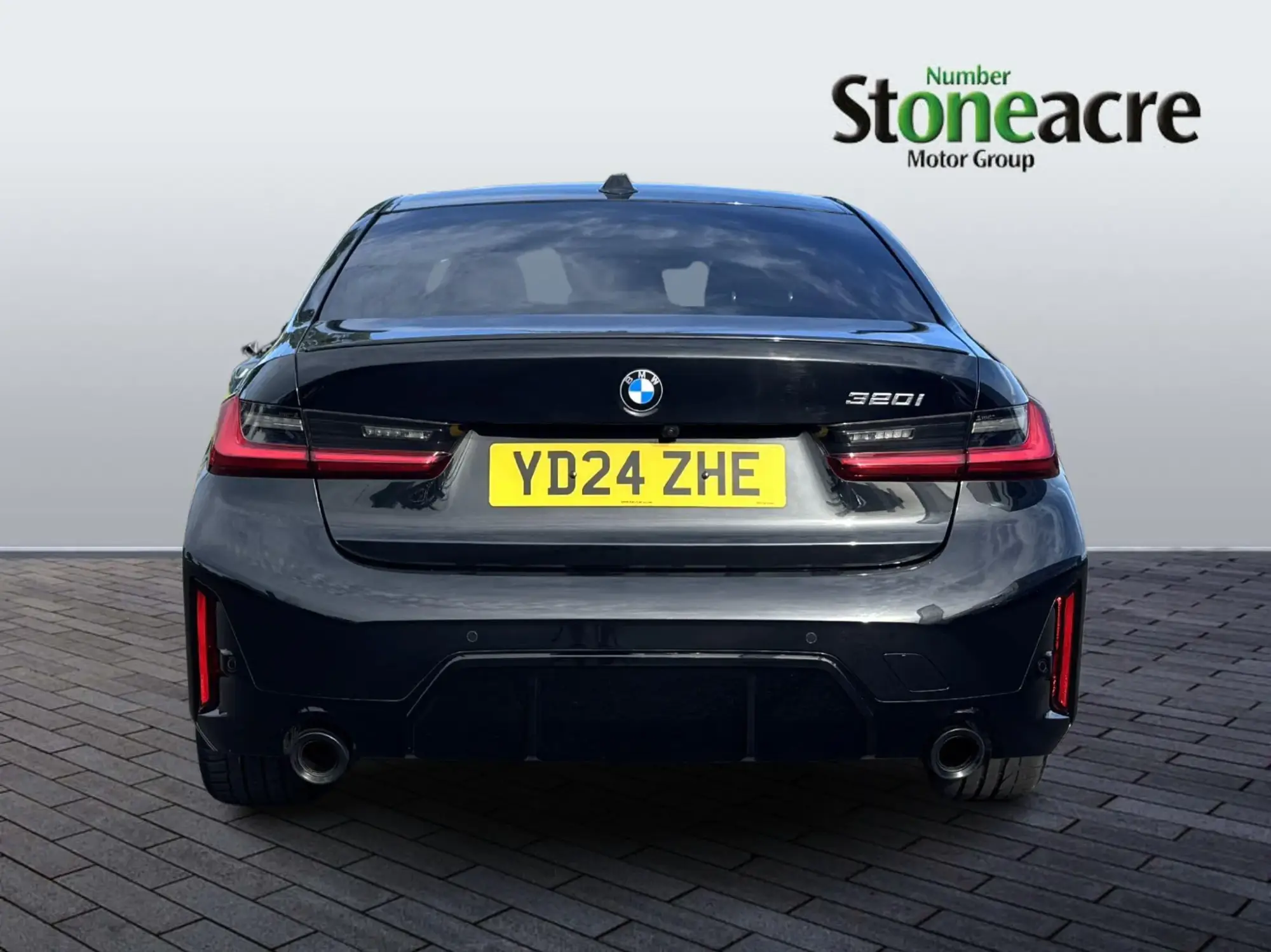 BMW 3 Series Image 4