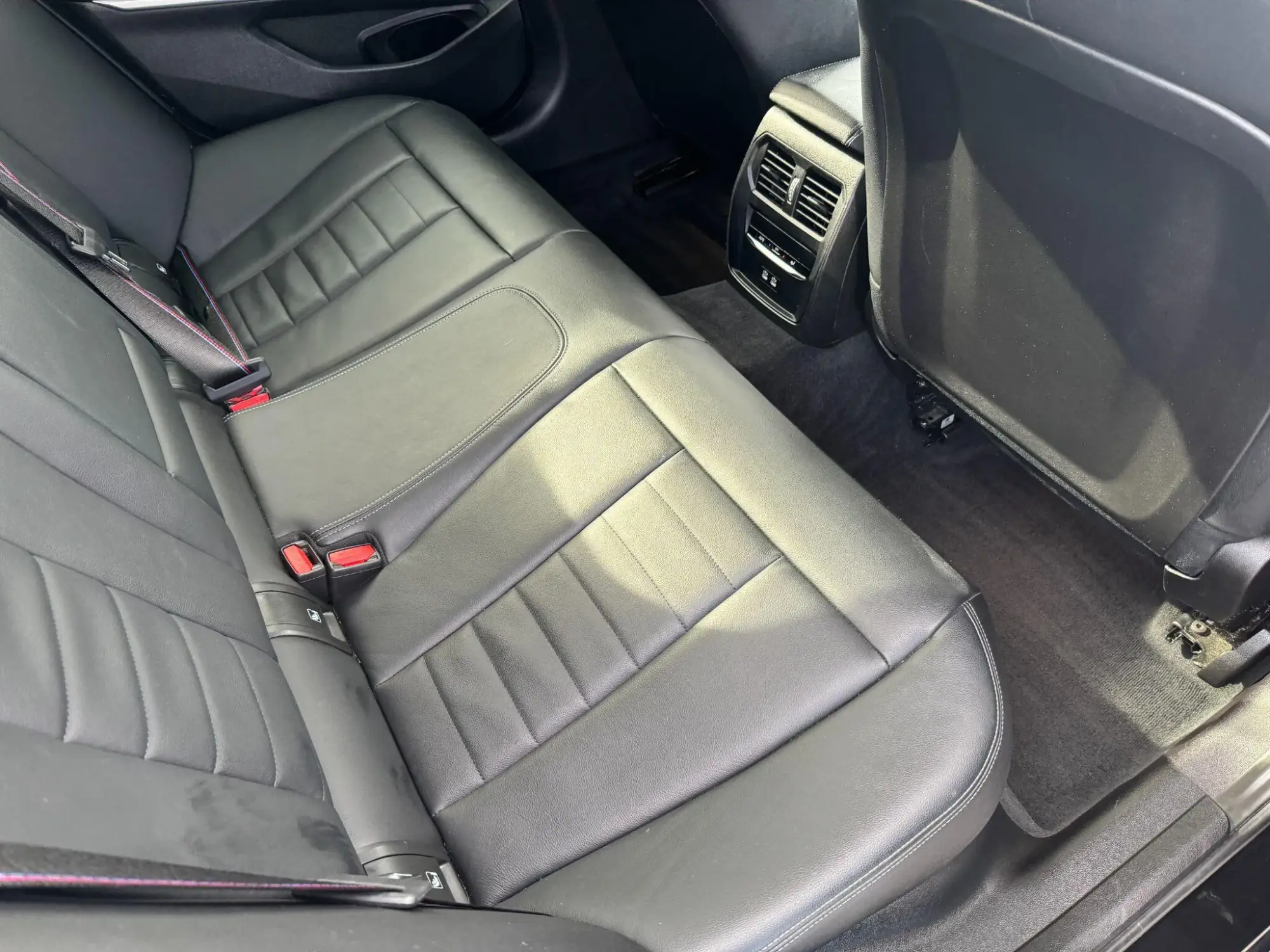 BMW 3 Series Image 12