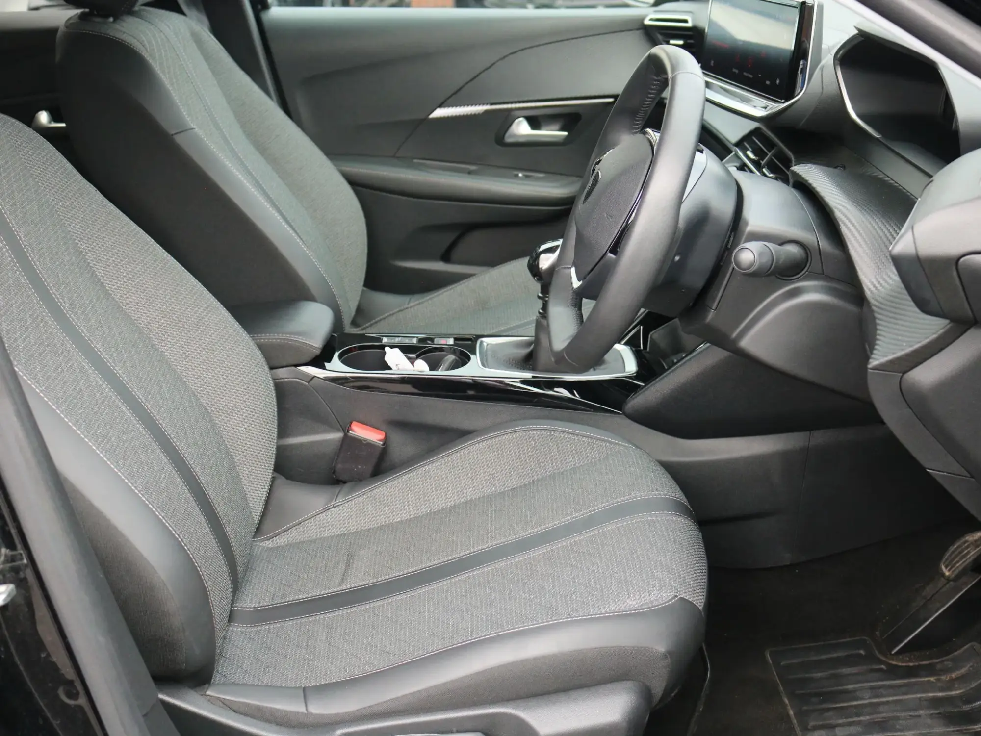 Peugeot 208 Image 13 Peugeot 208 Image 13
