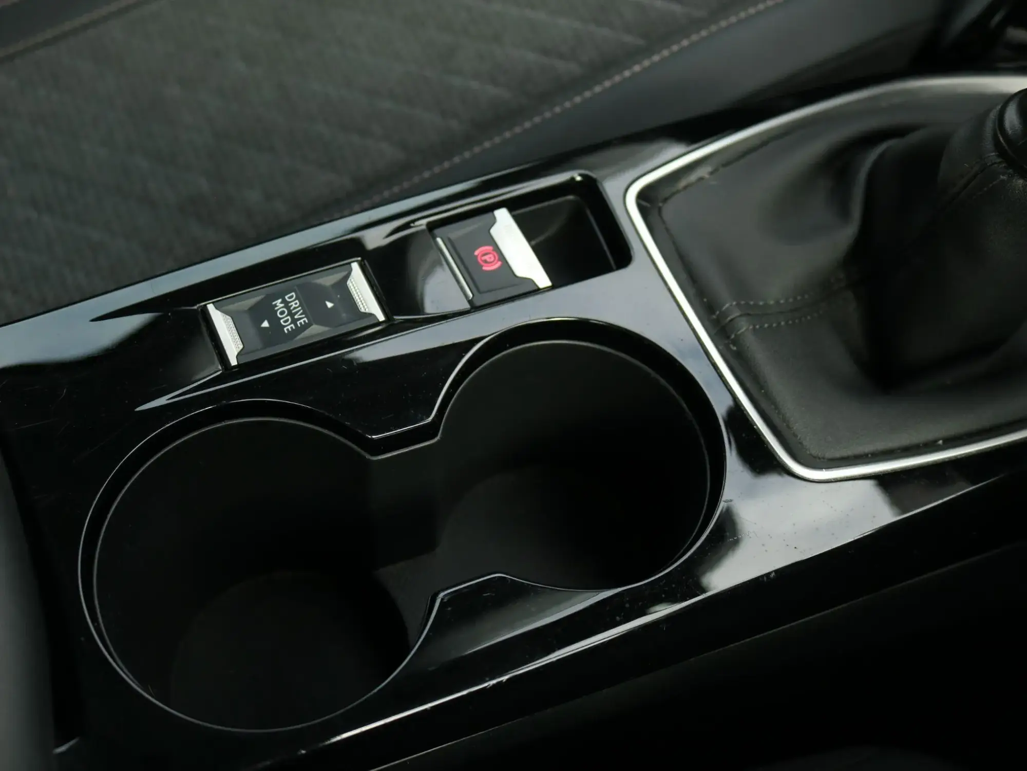 Peugeot 208 Image 24 Peugeot 208 Image 24