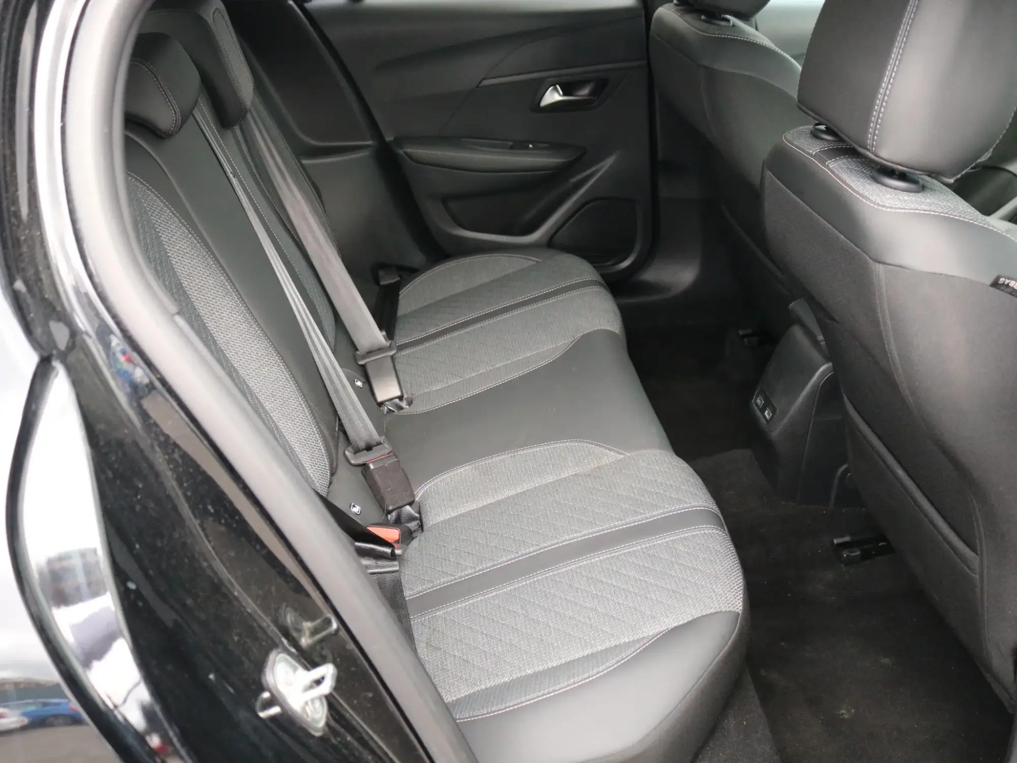 Peugeot 208 Image 27 Peugeot 208 Image 27