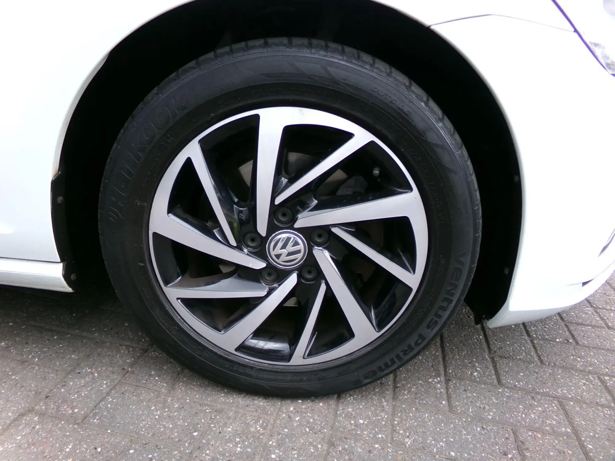 Volkswagen Golf Image 11
