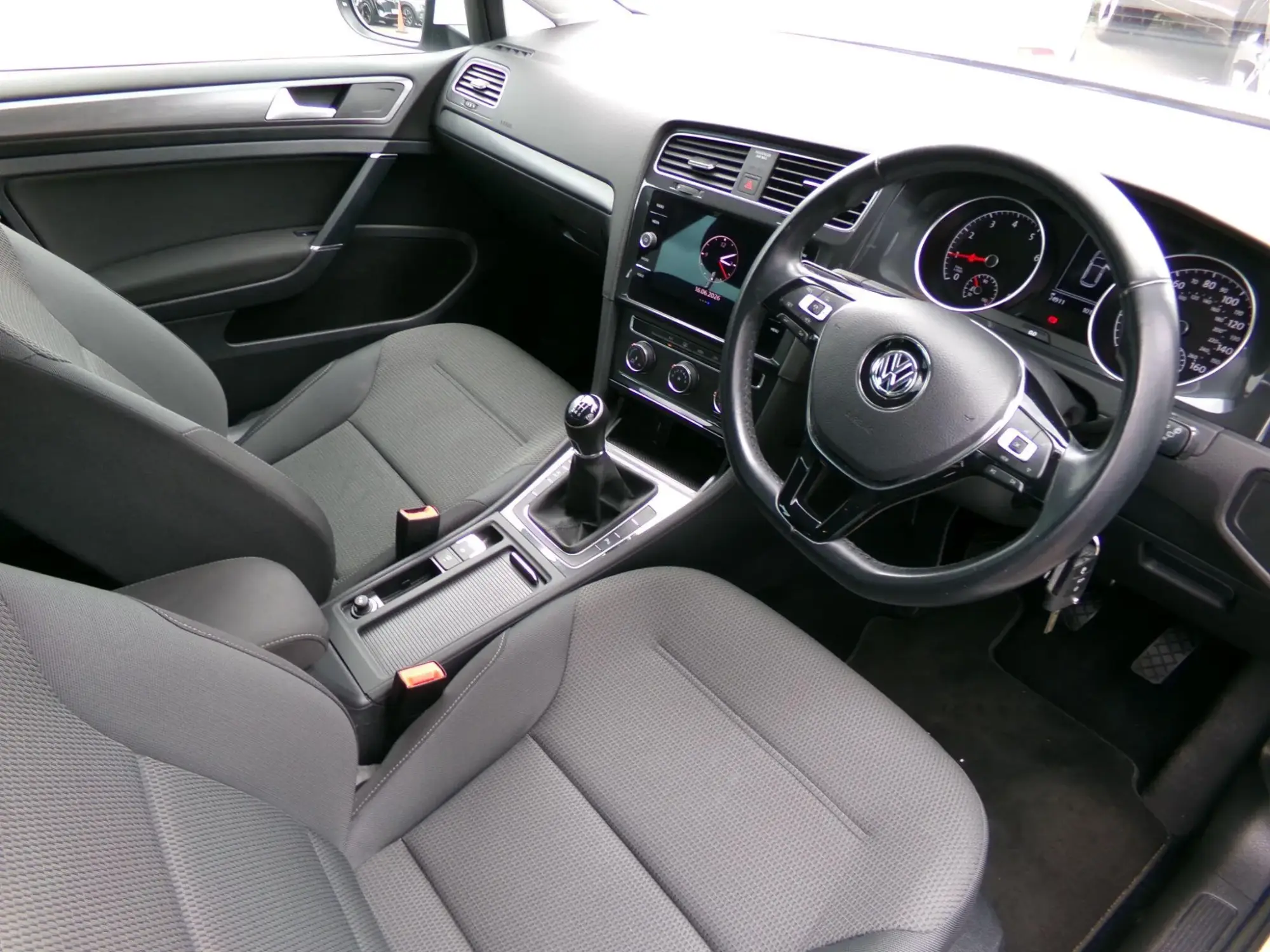 Volkswagen Golf Image 13
