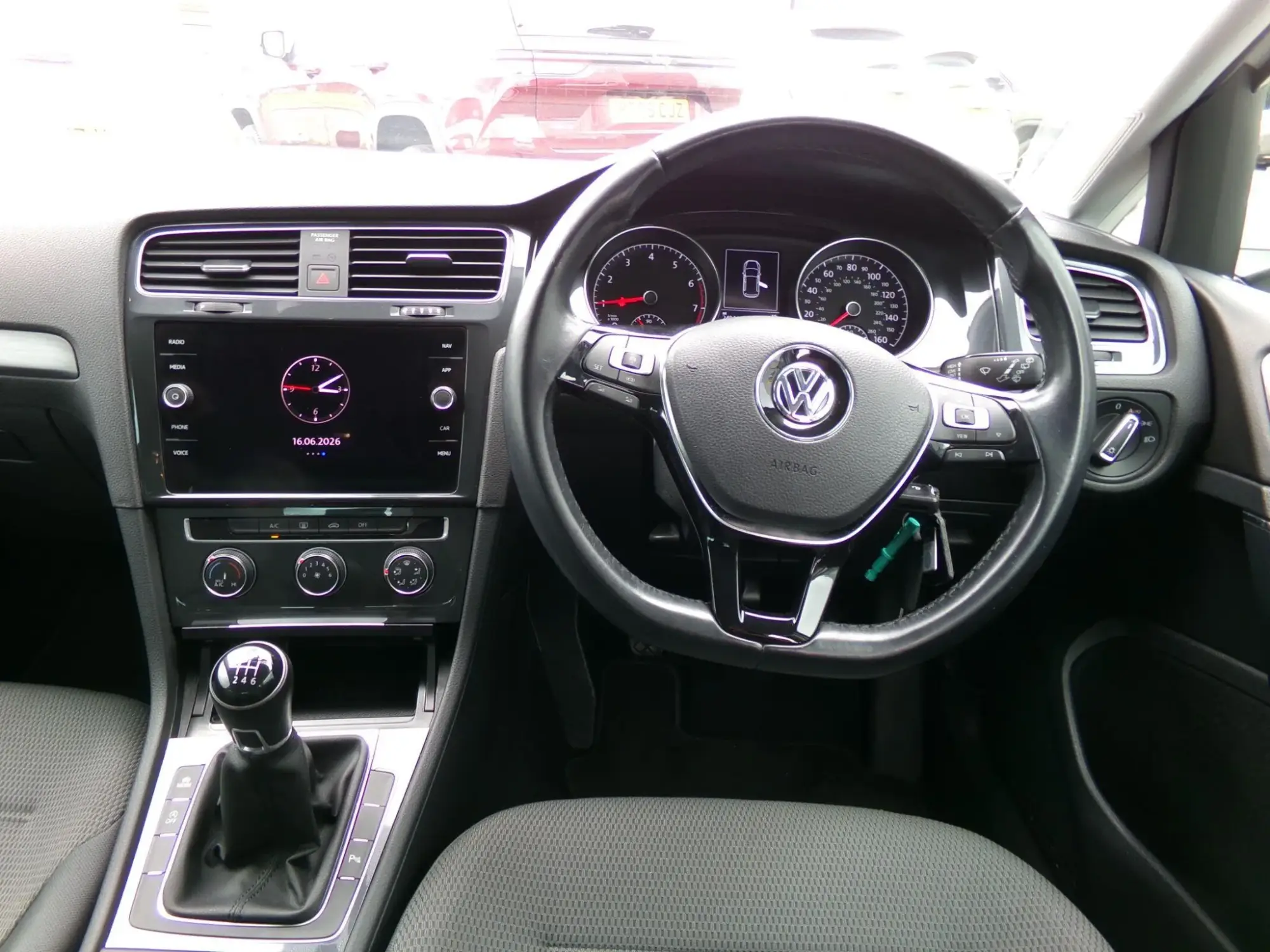 Volkswagen Golf Image 16