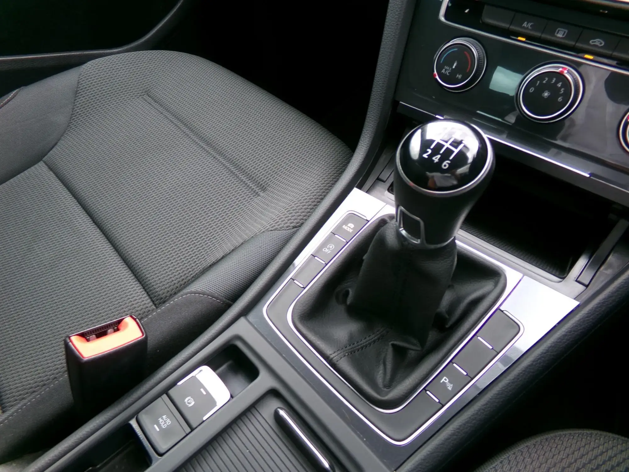 Volkswagen Golf Image 21