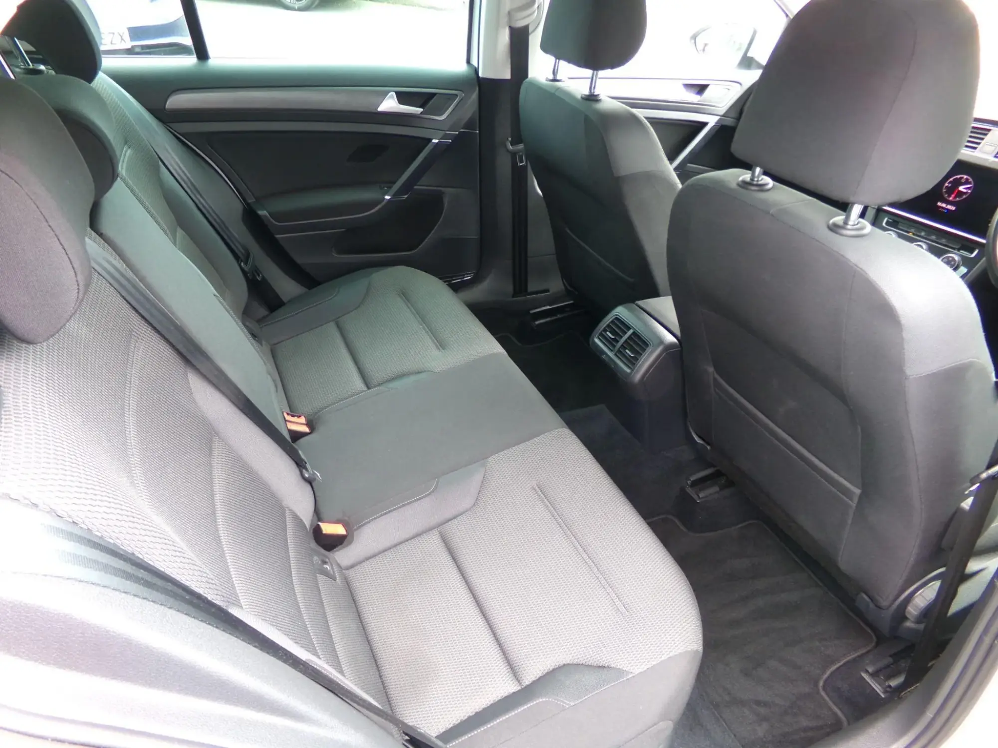 Volkswagen Golf Image 22