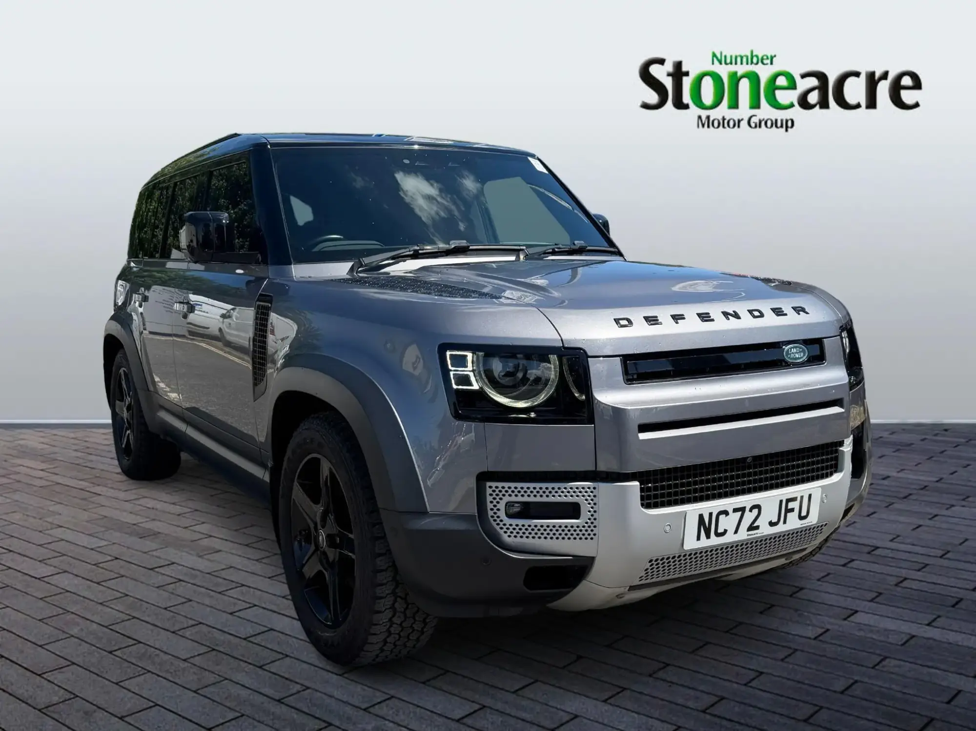 Land Rover Defender 110 3.0 D250 MHEV SE Hard Top SUV Auto 4WD MWB Euro 6 (s/s) 5dr NC72JFU Image 1