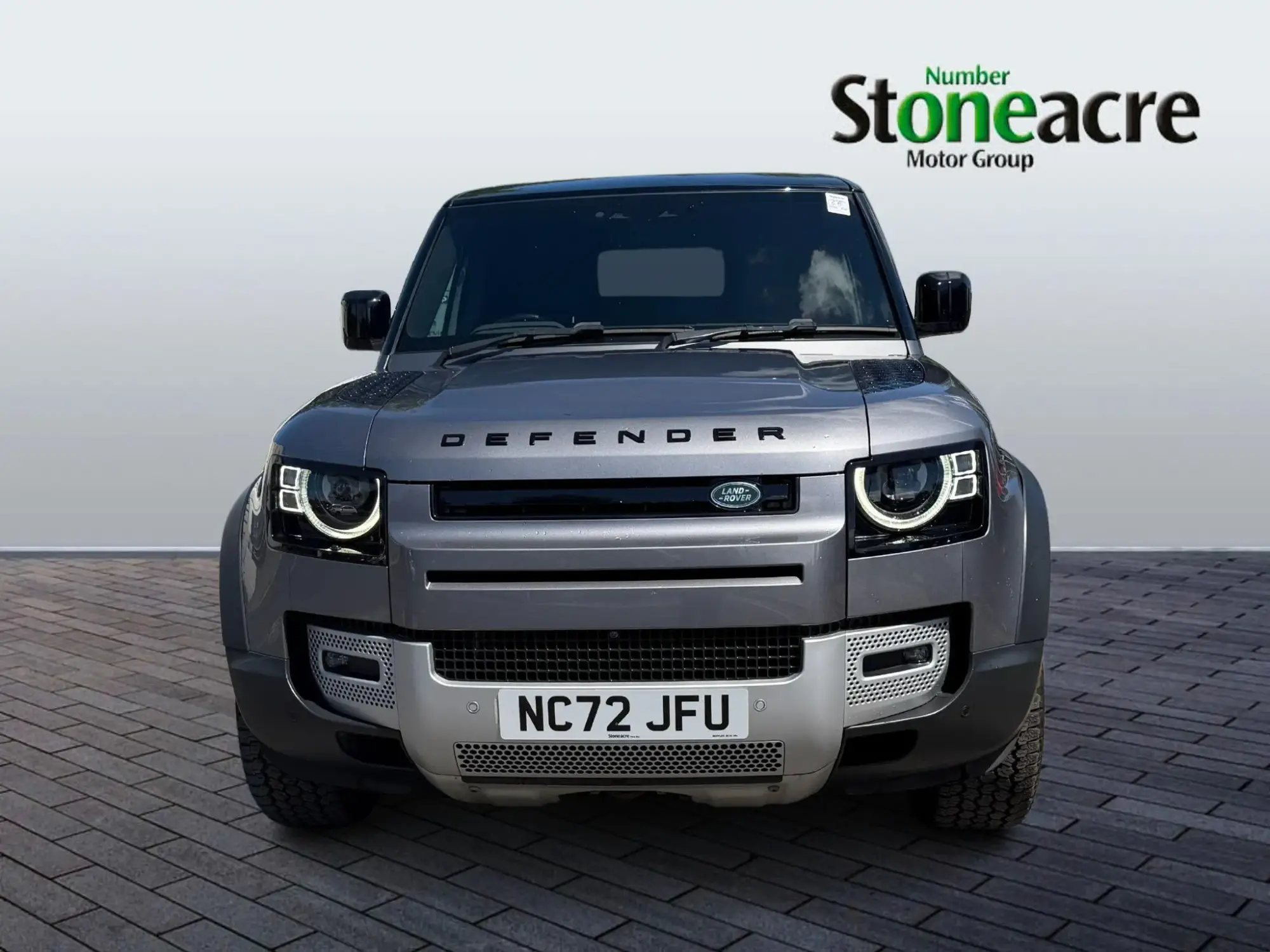 Land Rover Defender 110 3.0 D250 MHEV SE Hard Top SUV Auto 4WD MWB Euro 6 (s/s) 5dr NC72JFU Image 2