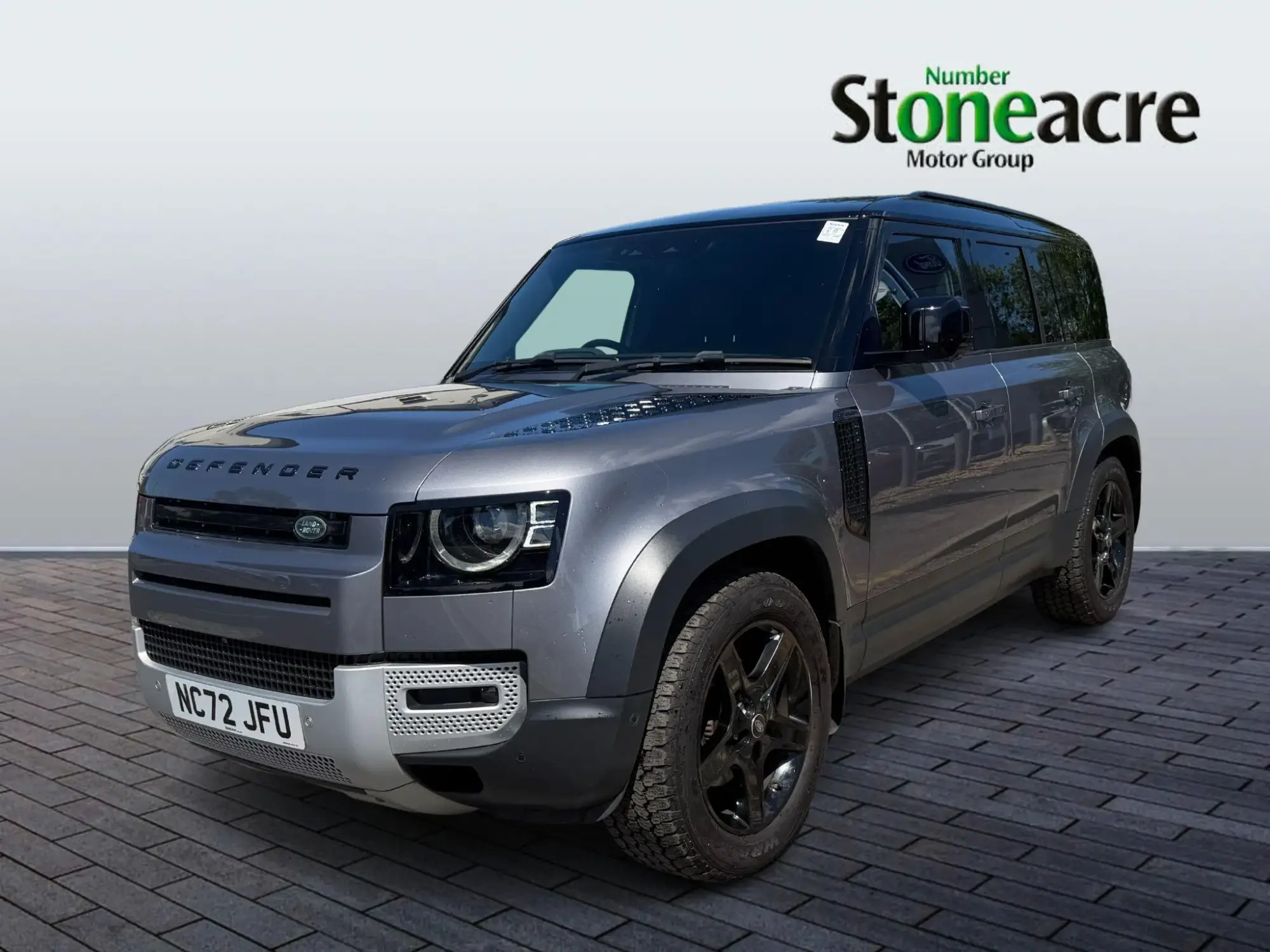 Land Rover Defender 110 3.0 D250 MHEV SE Hard Top SUV Auto 4WD MWB Euro 6 (s/s) 5dr NC72JFU Image 3