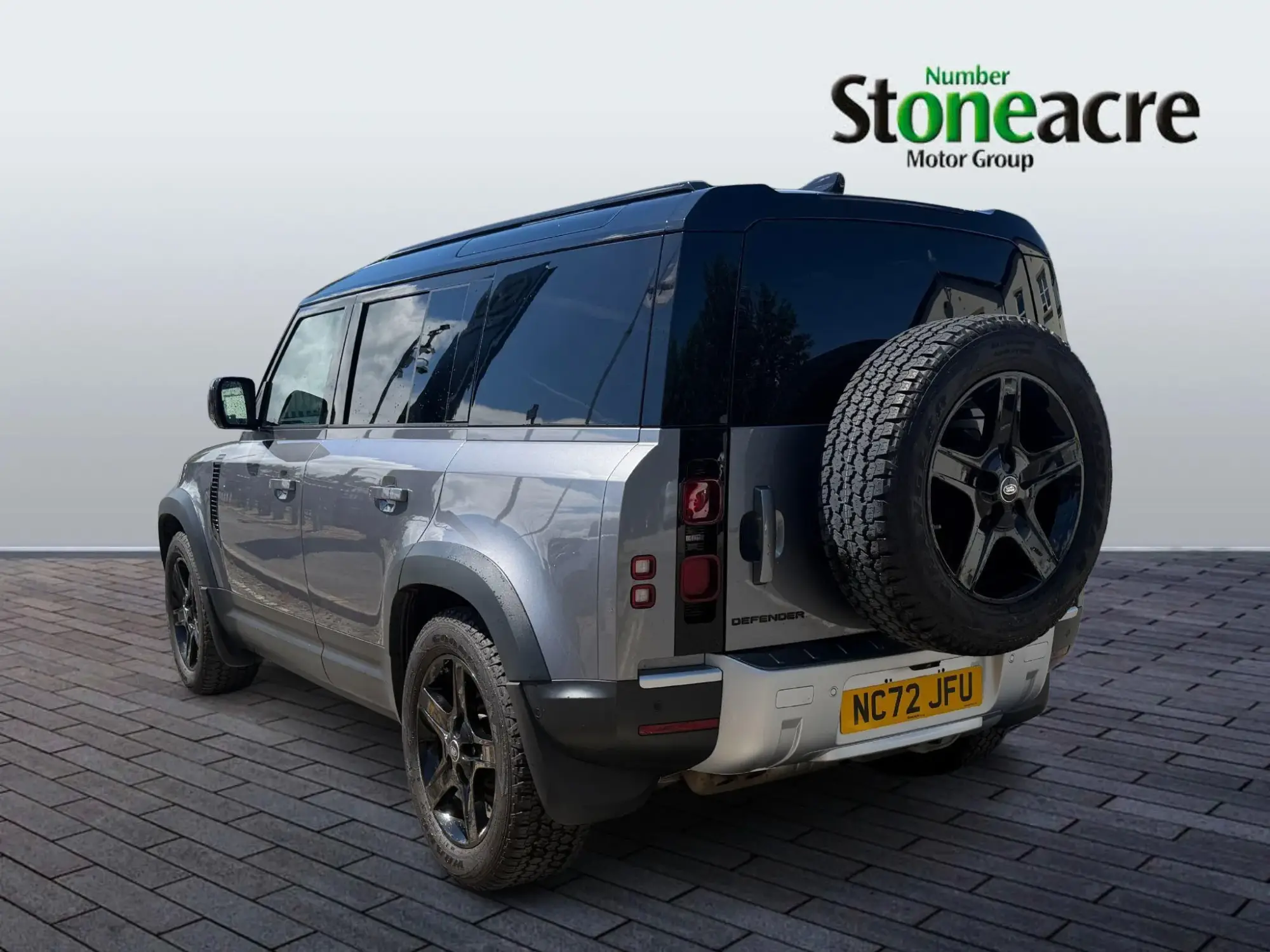 Land Rover Defender 110 Image 5