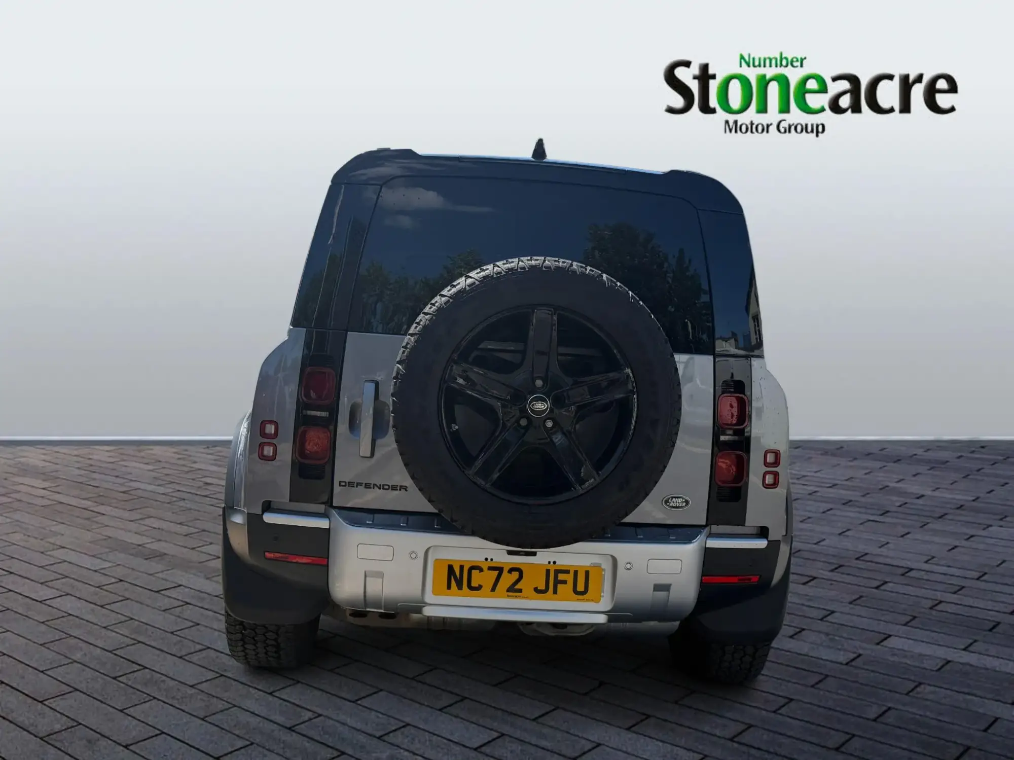 Land Rover Defender 110 Image 6