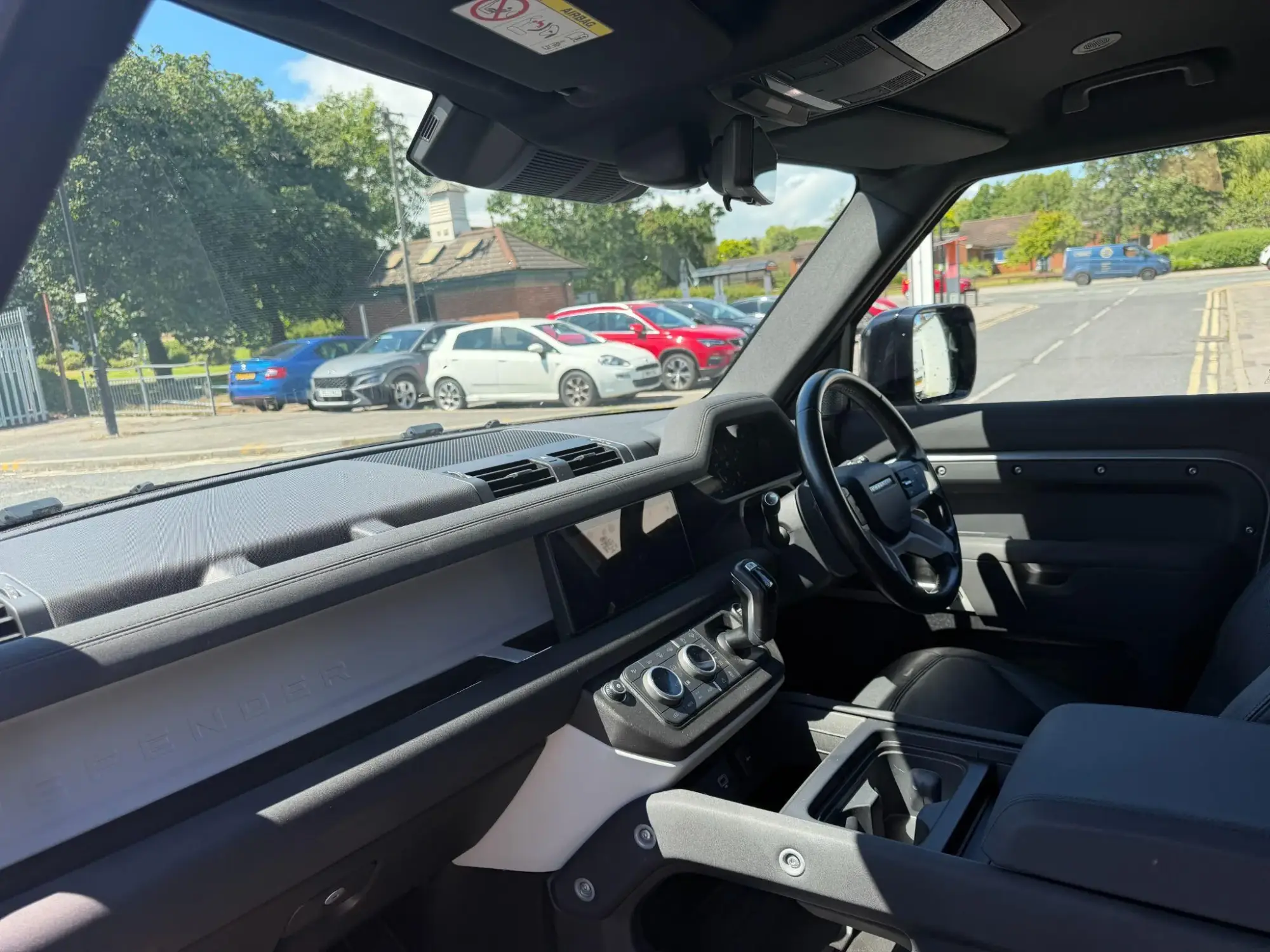 Land Rover Defender 110 Image 11