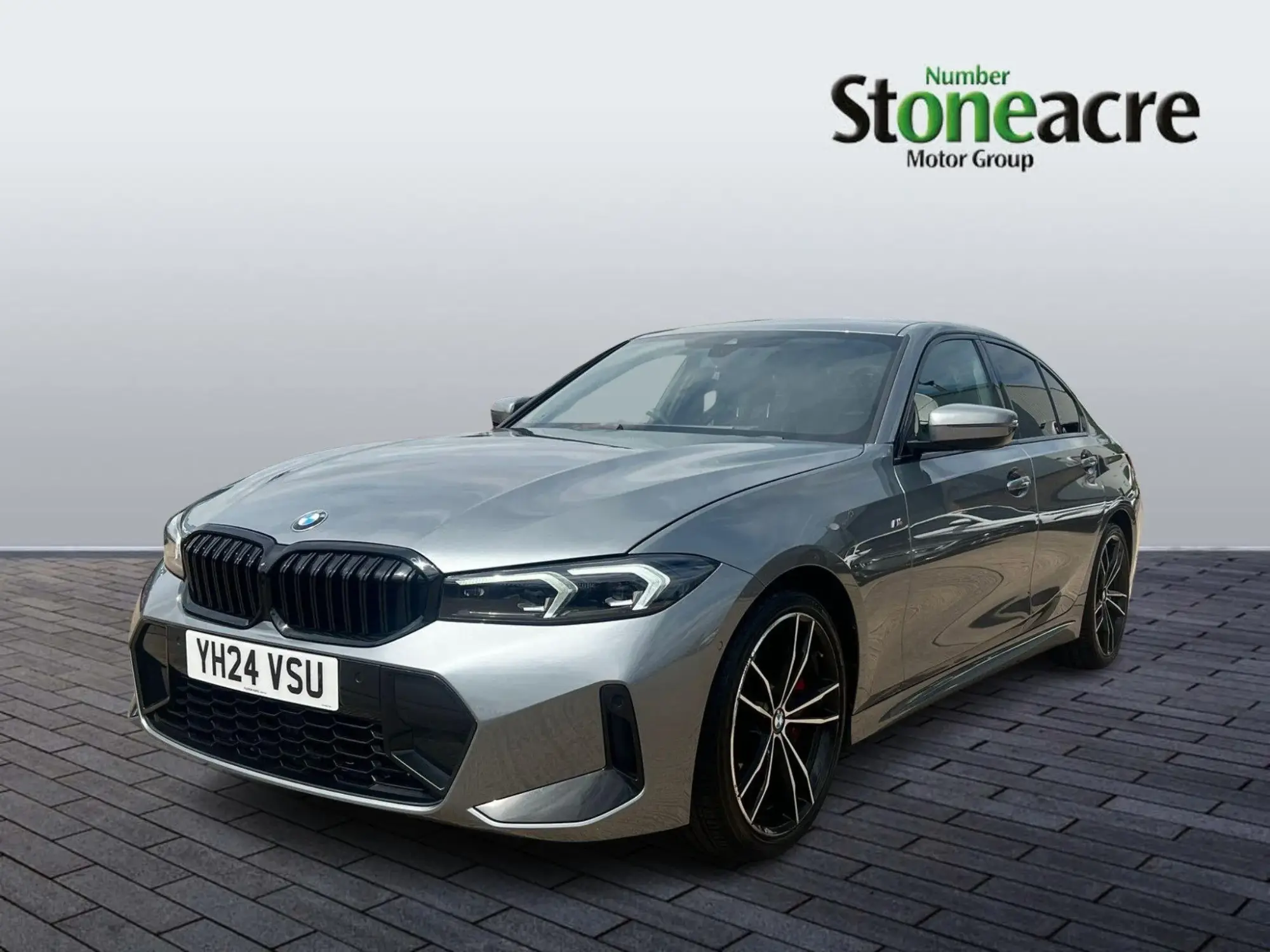 BMW 3 Series Image 3