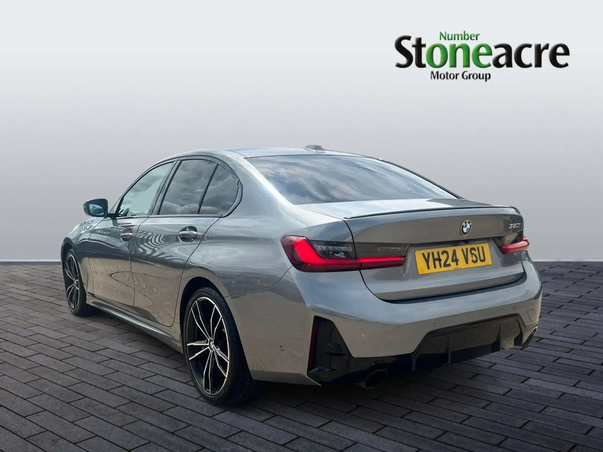 BMW 3 Series Image 4