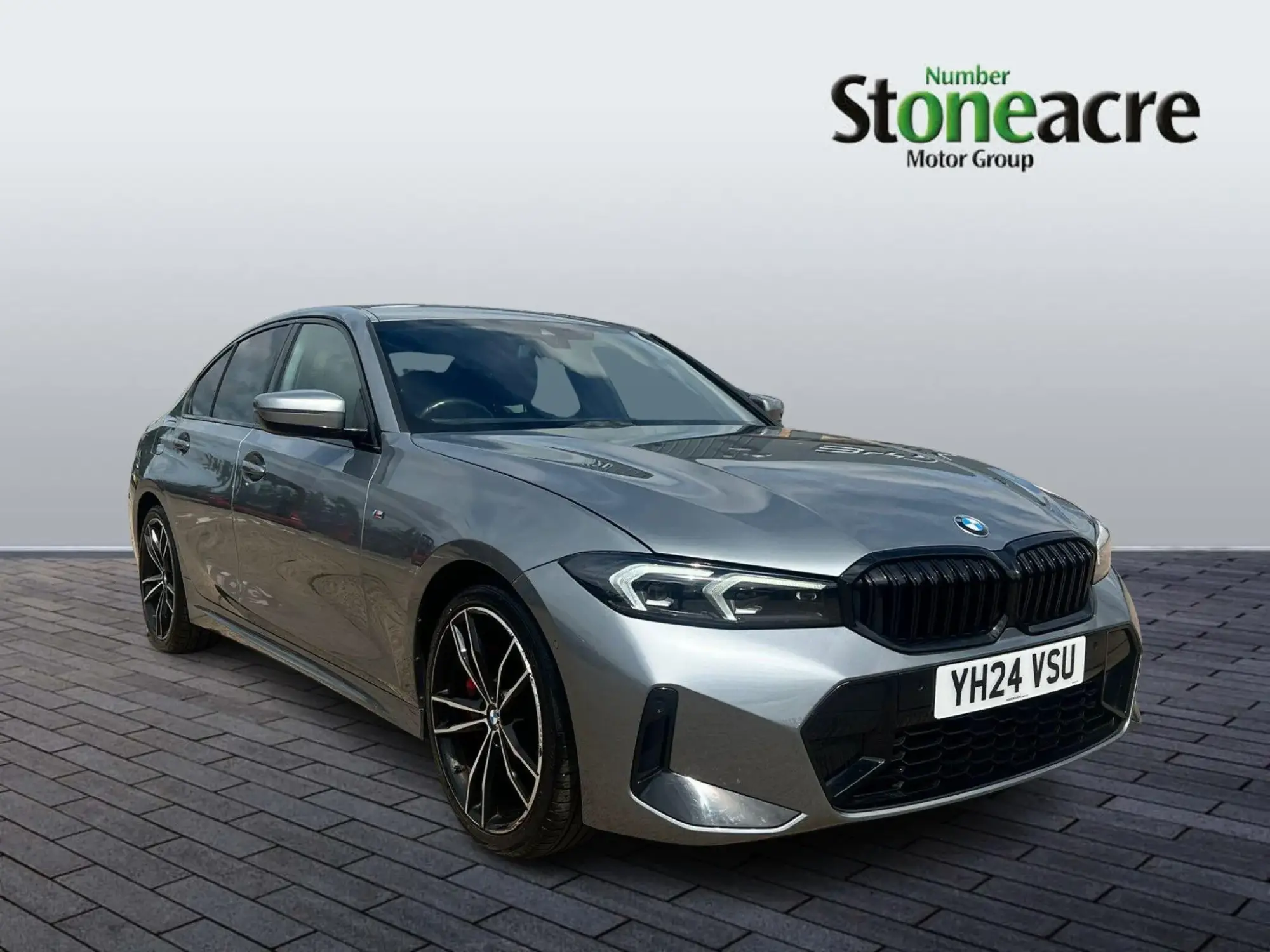 BMW 3 Series Image 1