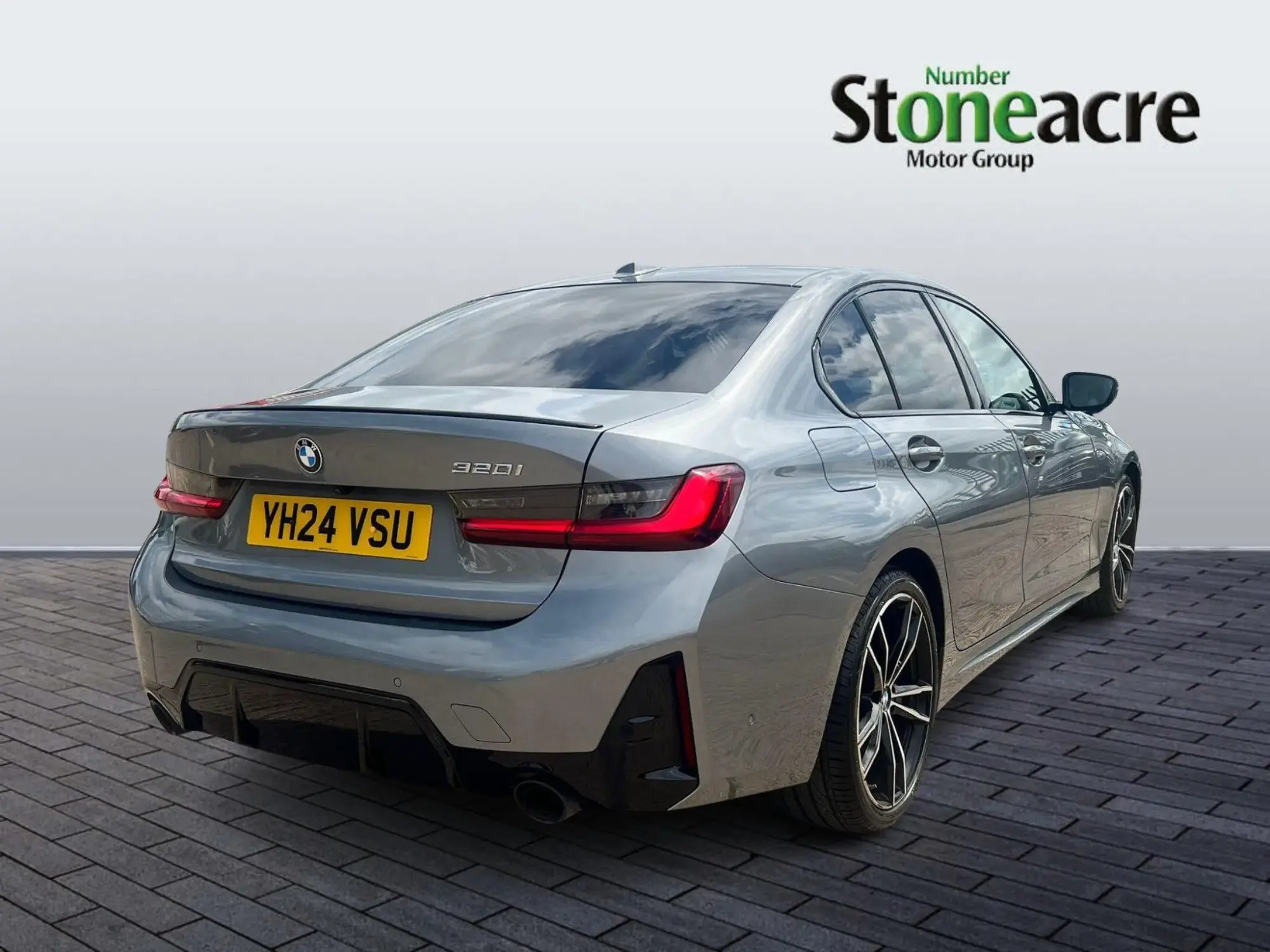 BMW 3 Series Image 8