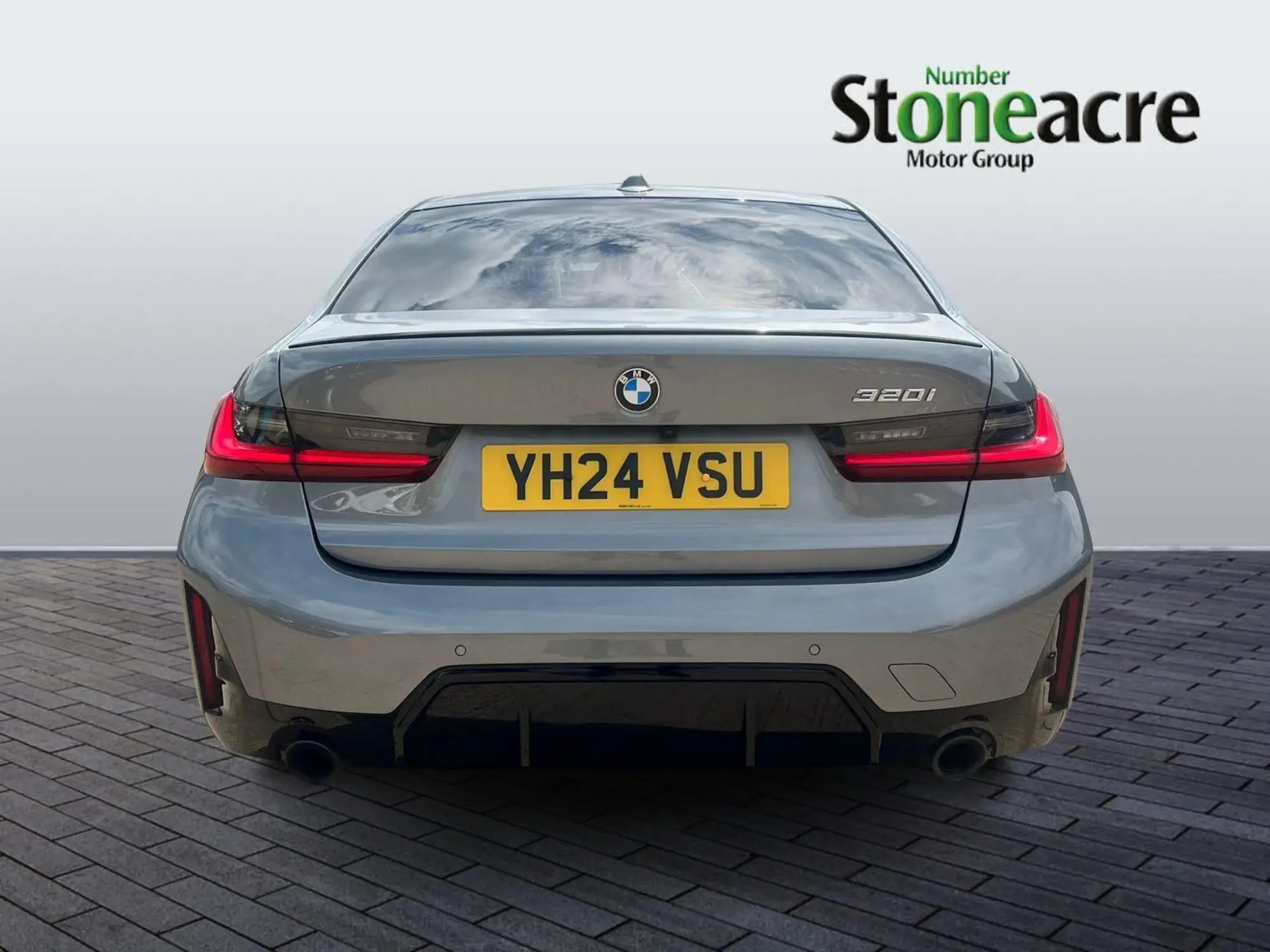 BMW 3 Series Image 6