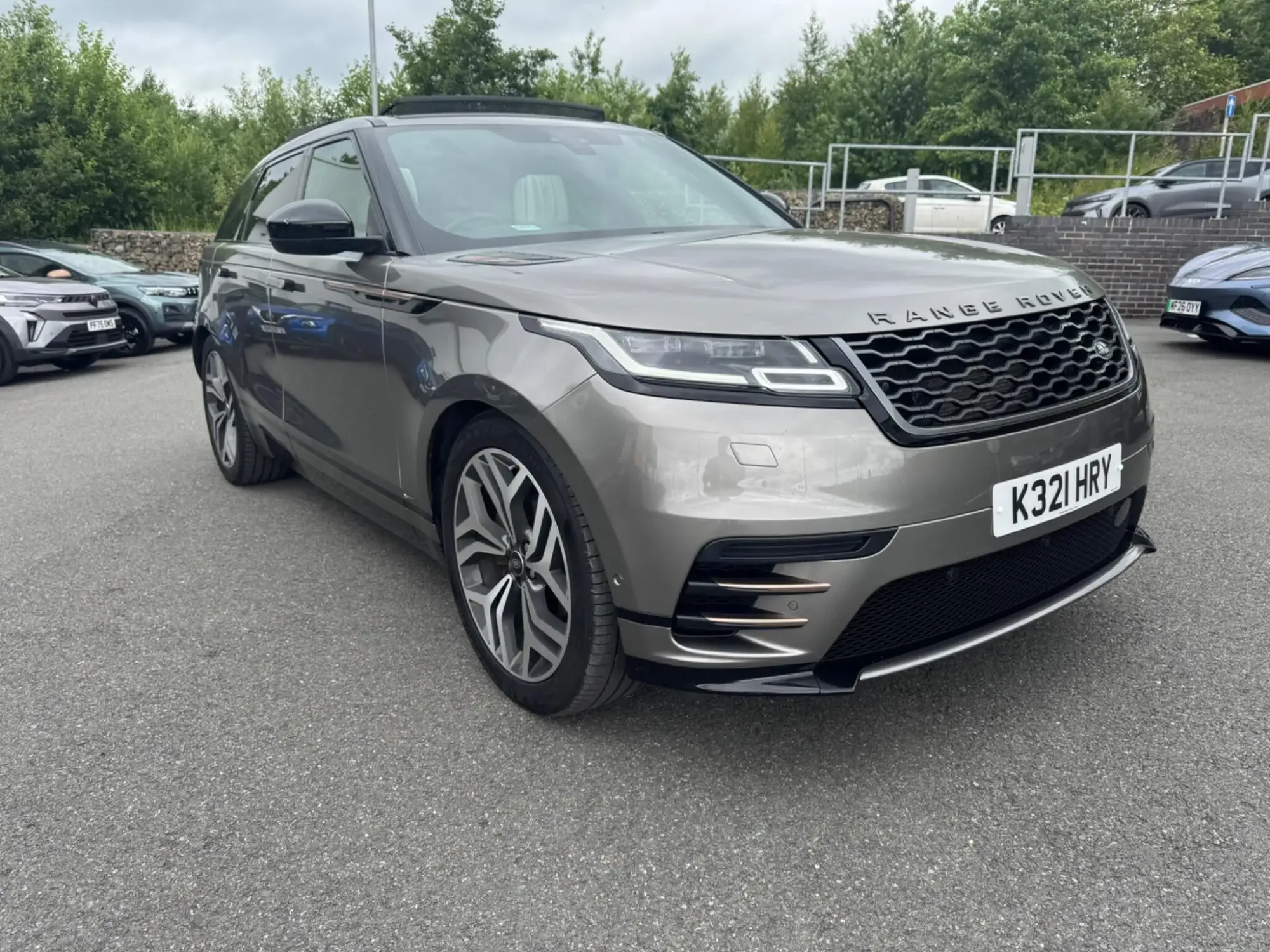 Land Rover Range Rover Velar 2.0 D240 R-Dynamic HSE Auto 4WD Euro 6 (s/s) 5dr K321HRY Image 1