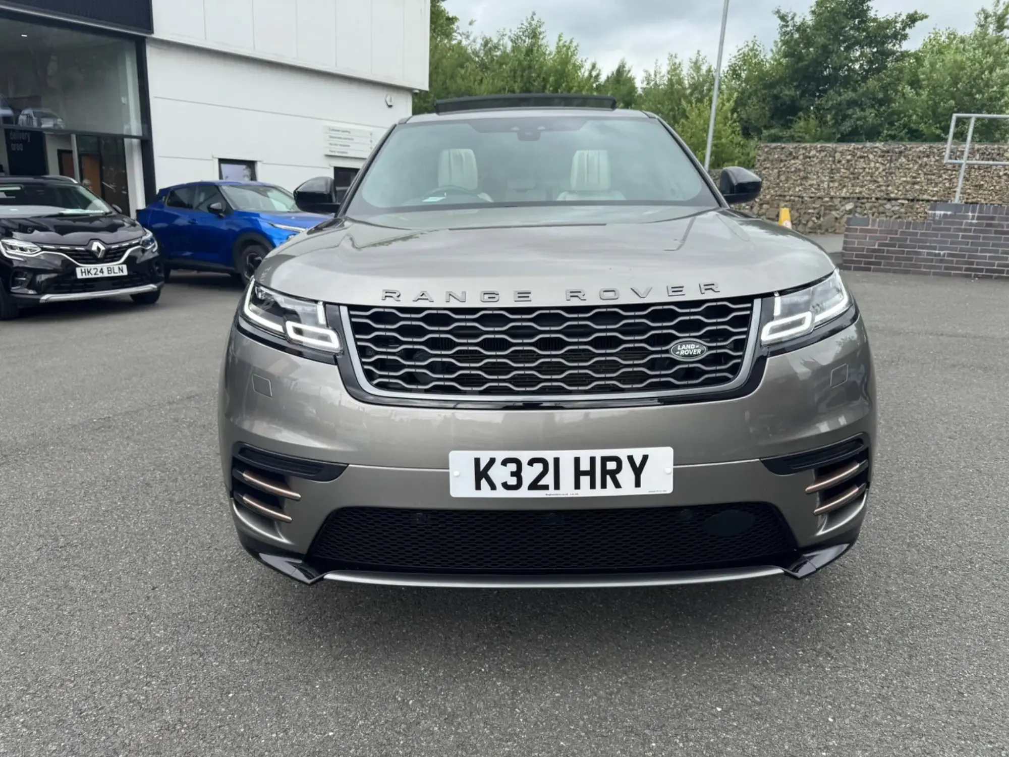 Land Rover Range Rover Velar 2.0 D240 R-Dynamic HSE Auto 4WD Euro 6 (s/s) 5dr K321HRY Image 2