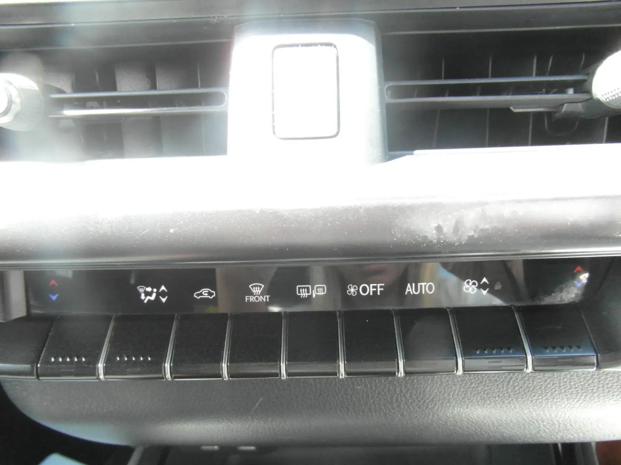 Lexus UX Self-Charging Hybrid Image 27 Lexus UX Self-Charging Hybrid Image 27