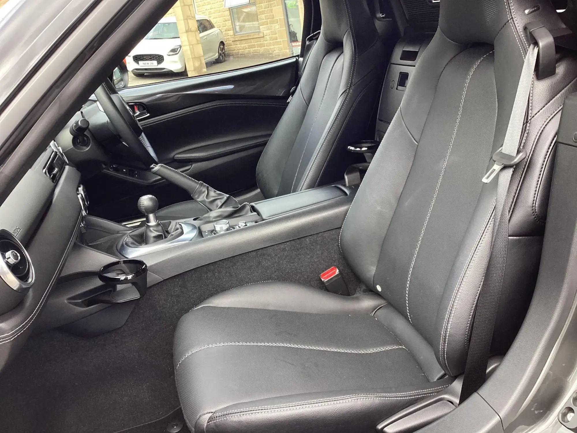 Mazda MX-5 Image 10 Mazda MX-5 Image 10