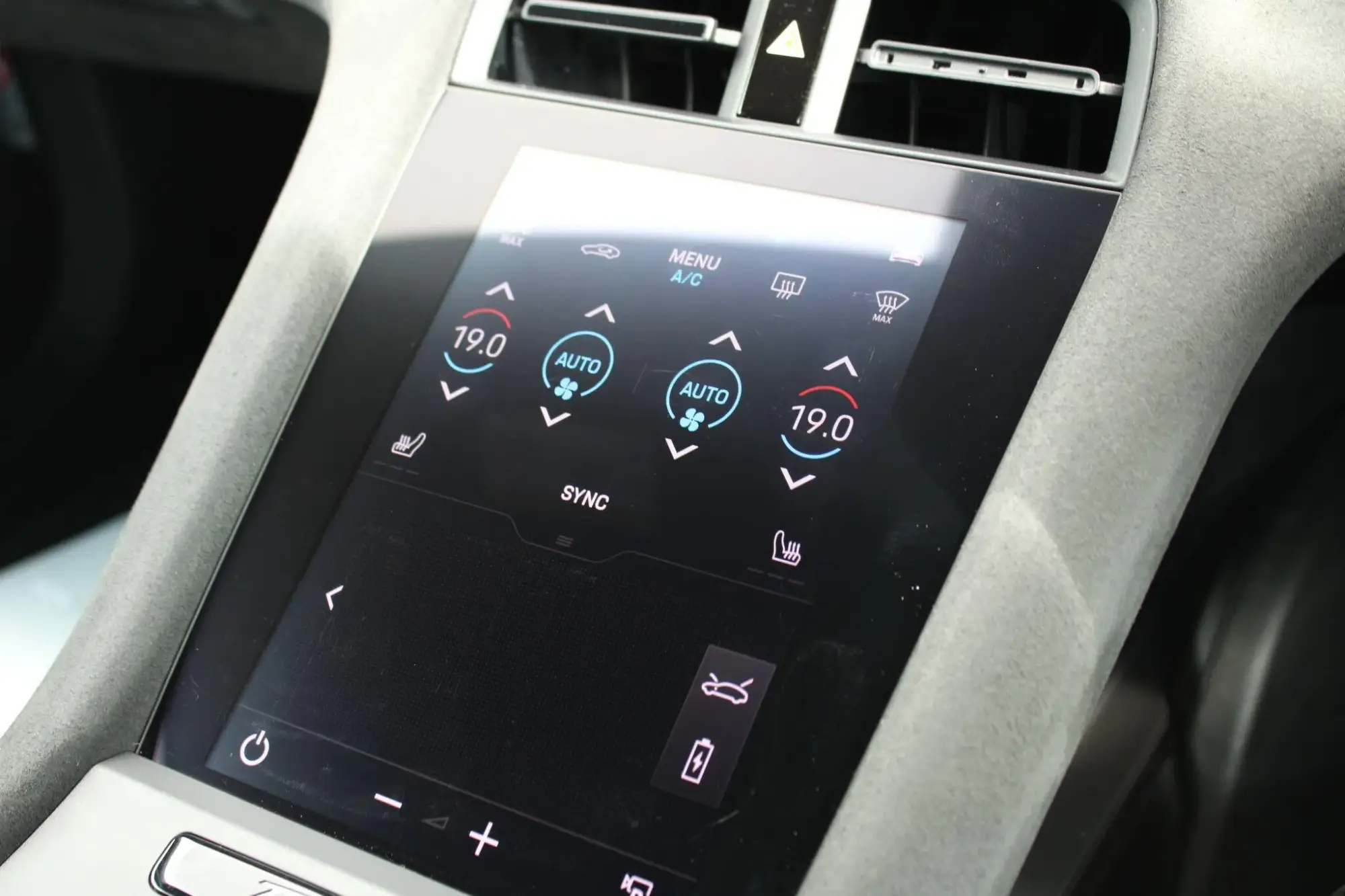 Porsche Taycan Image 17