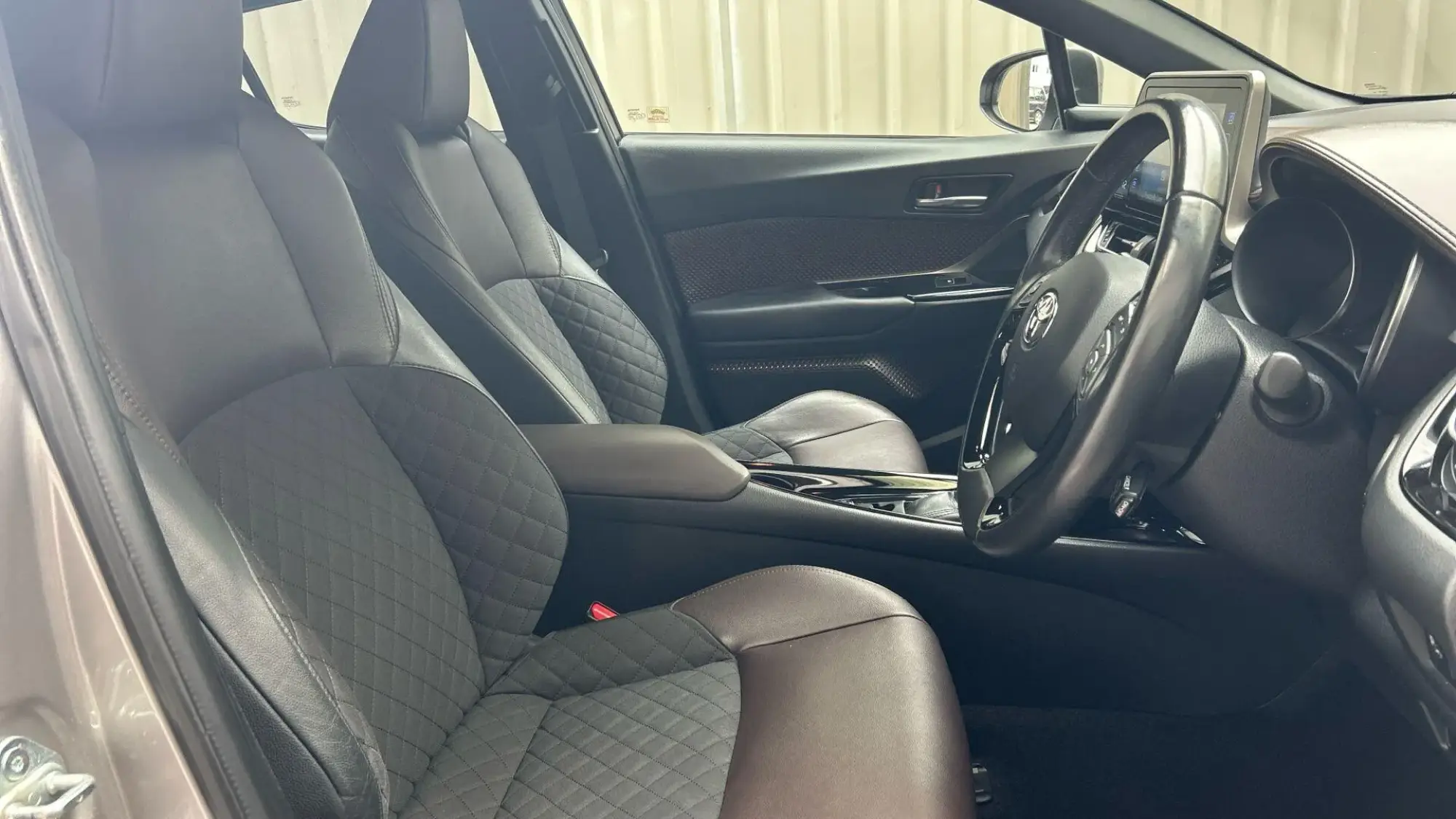 Toyota C-HR Self-Charging Hybrid Image 15 Toyota C-HR Self-Charging Hybrid Image 15