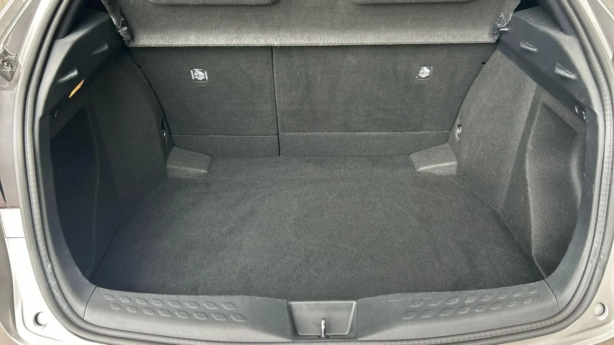 Toyota C-HR Self-Charging Hybrid Image 18 Toyota C-HR Self-Charging Hybrid Image 18