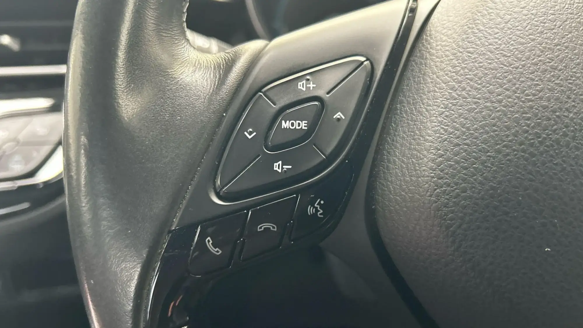 Toyota C-HR Self-Charging Hybrid Image 38 Toyota C-HR Self-Charging Hybrid Image 38
