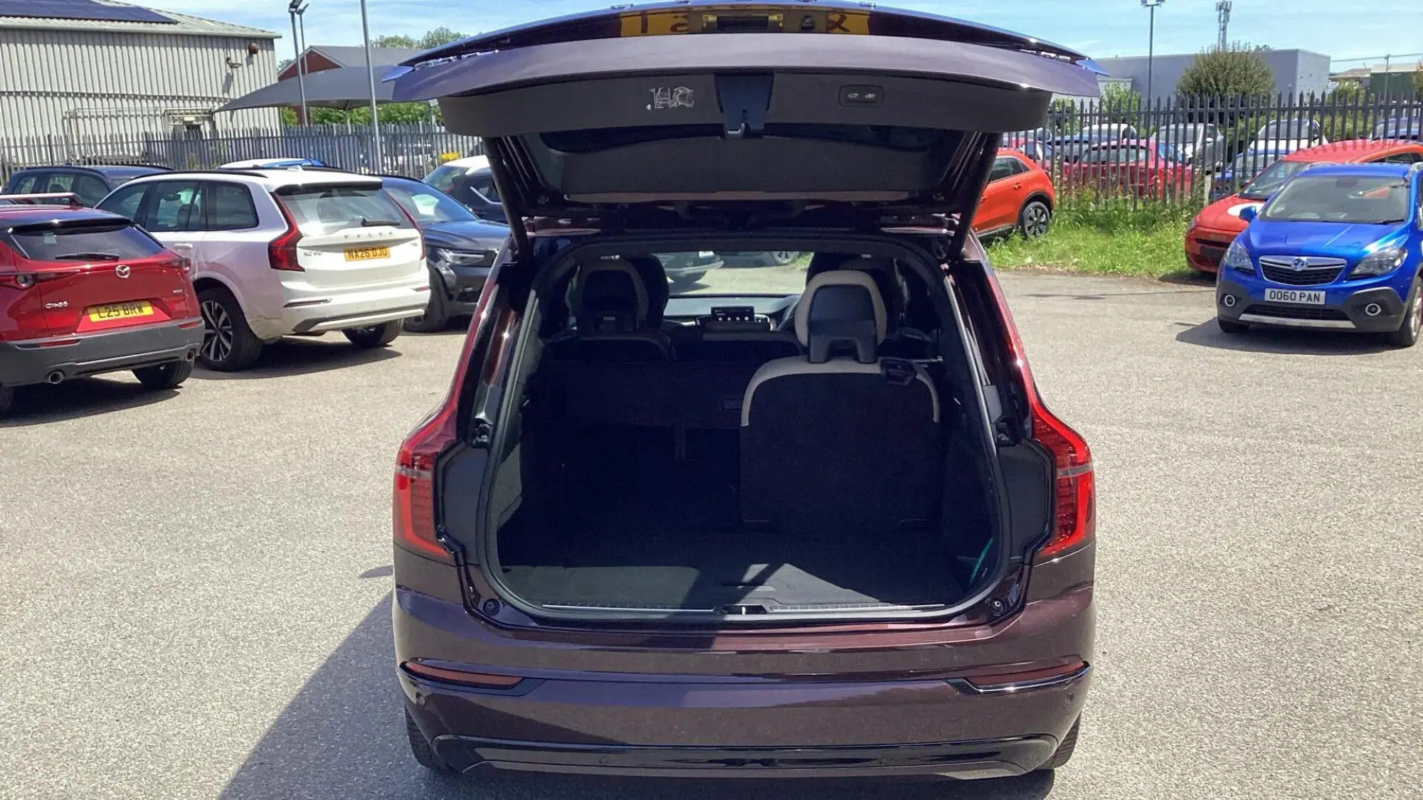 Volvo XC90 Plug-In Hybrid Image 13 Volvo XC90 Plug-In Hybrid Image 13