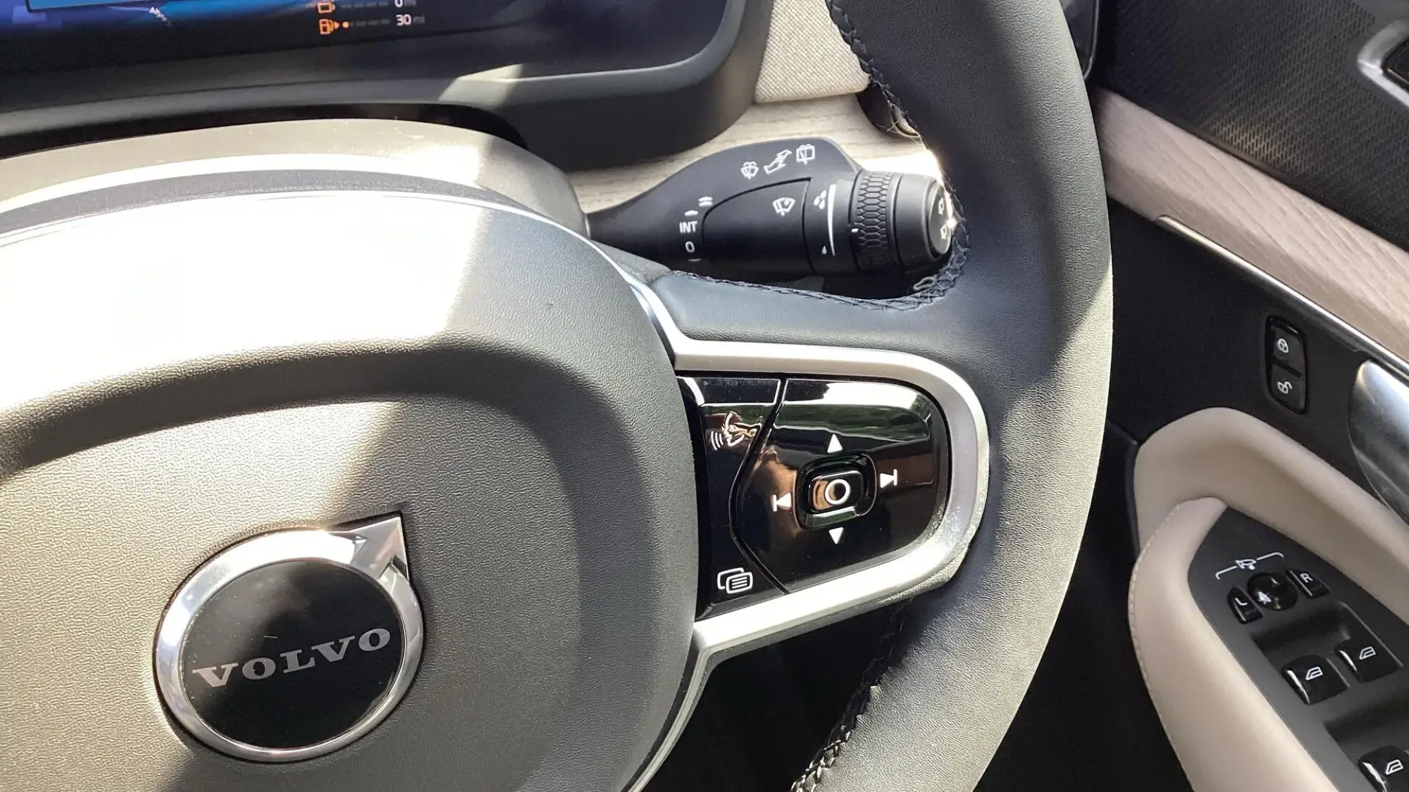 Volvo XC90 Plug-In Hybrid Image 32 Volvo XC90 Plug-In Hybrid Image 32