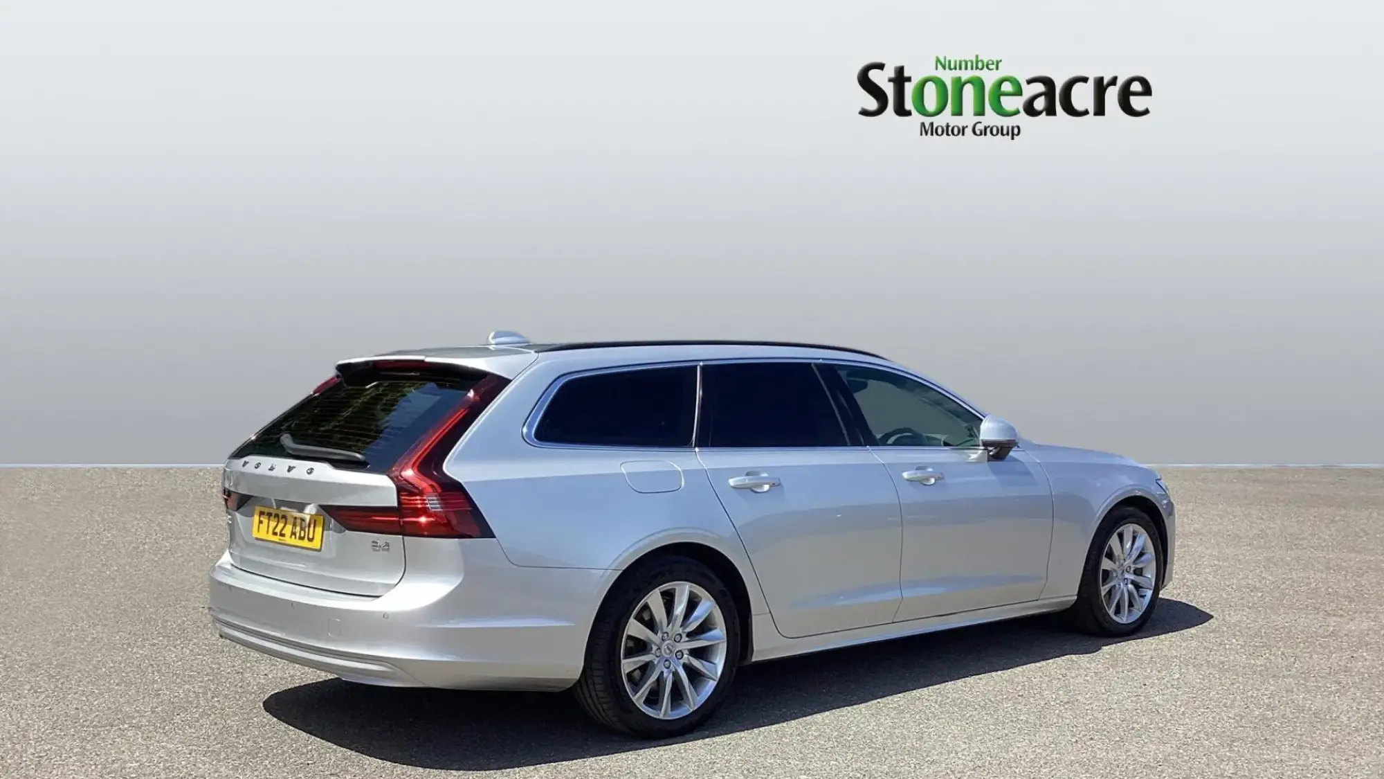 Volvo V90 2.0 B4 MHEV Momentum Auto Euro 6 (s/s) 5dr FT22ABU Image 2