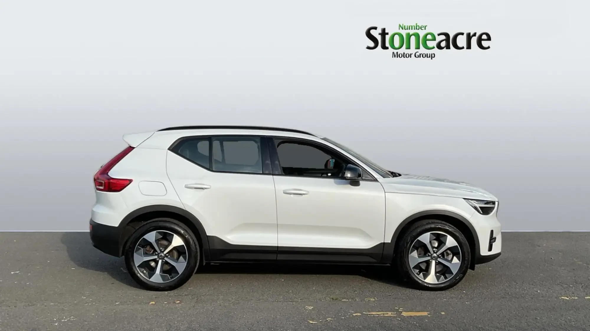 Volvo XC40 2.0 B3P Plus Dark 5dr Auto YF74JVR Image 3