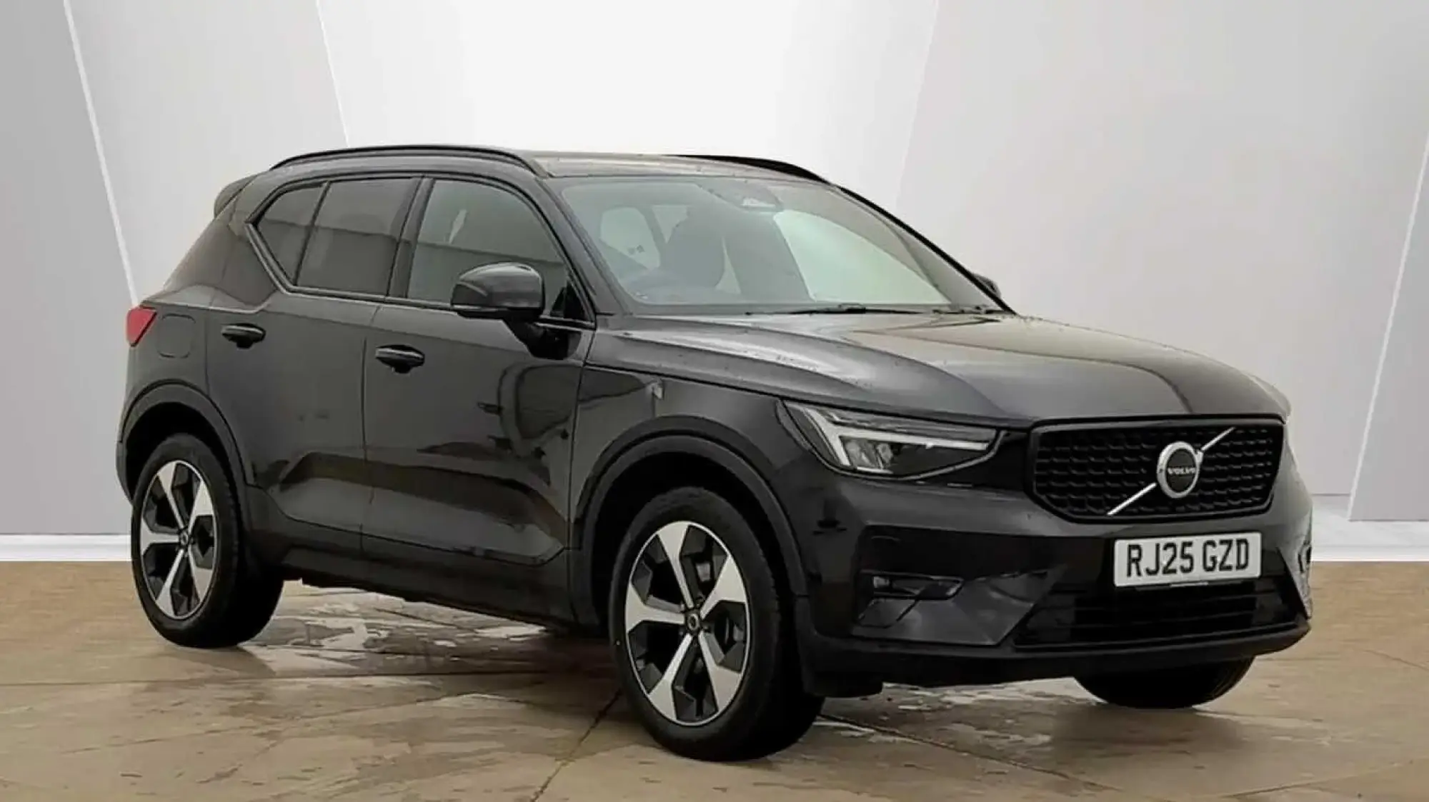Volvo XC40 2.0 B4P Plus Dark 5dr Auto RJ25GZD Image 1