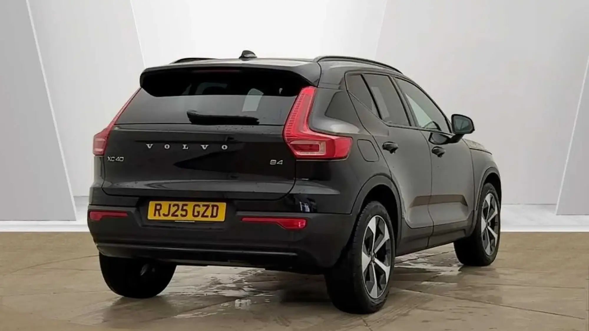 Volvo XC40 2.0 B4P Plus Dark 5dr Auto RJ25GZD Image 3