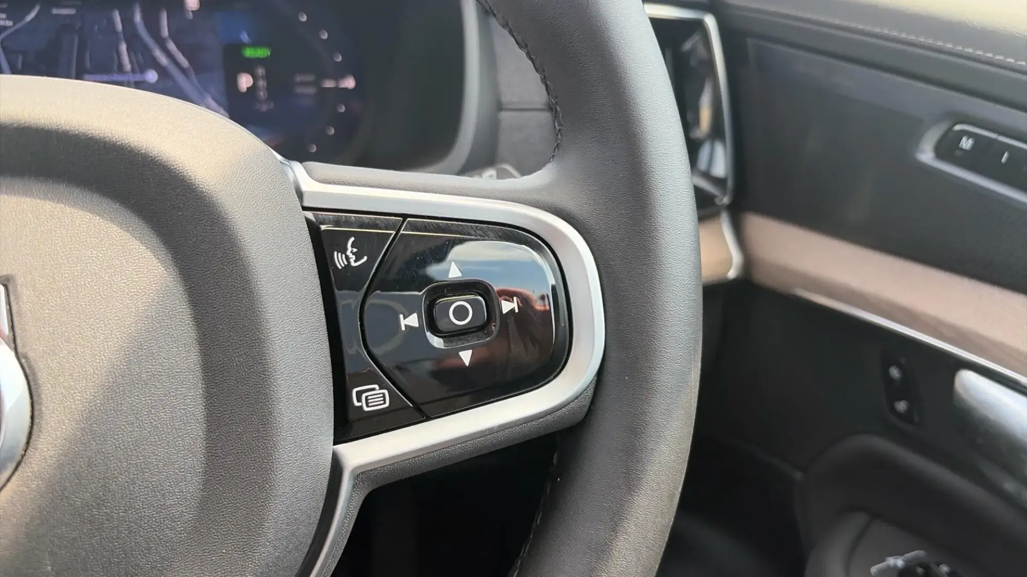 Volvo XC90 Plug-In Hybrid Image 22 Volvo XC90 Plug-In Hybrid Image 22