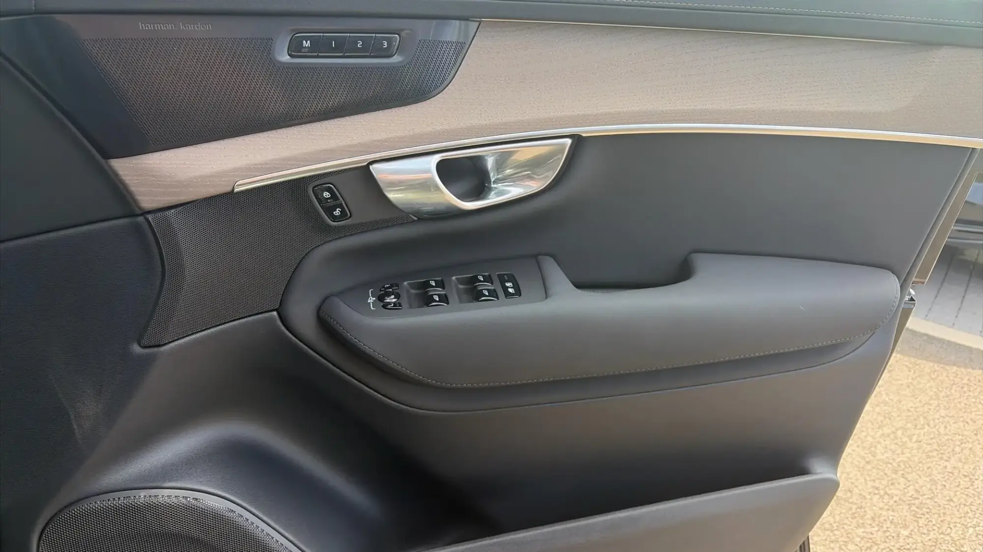 Volvo XC90 Plug-In Hybrid Image 29 Volvo XC90 Plug-In Hybrid Image 29