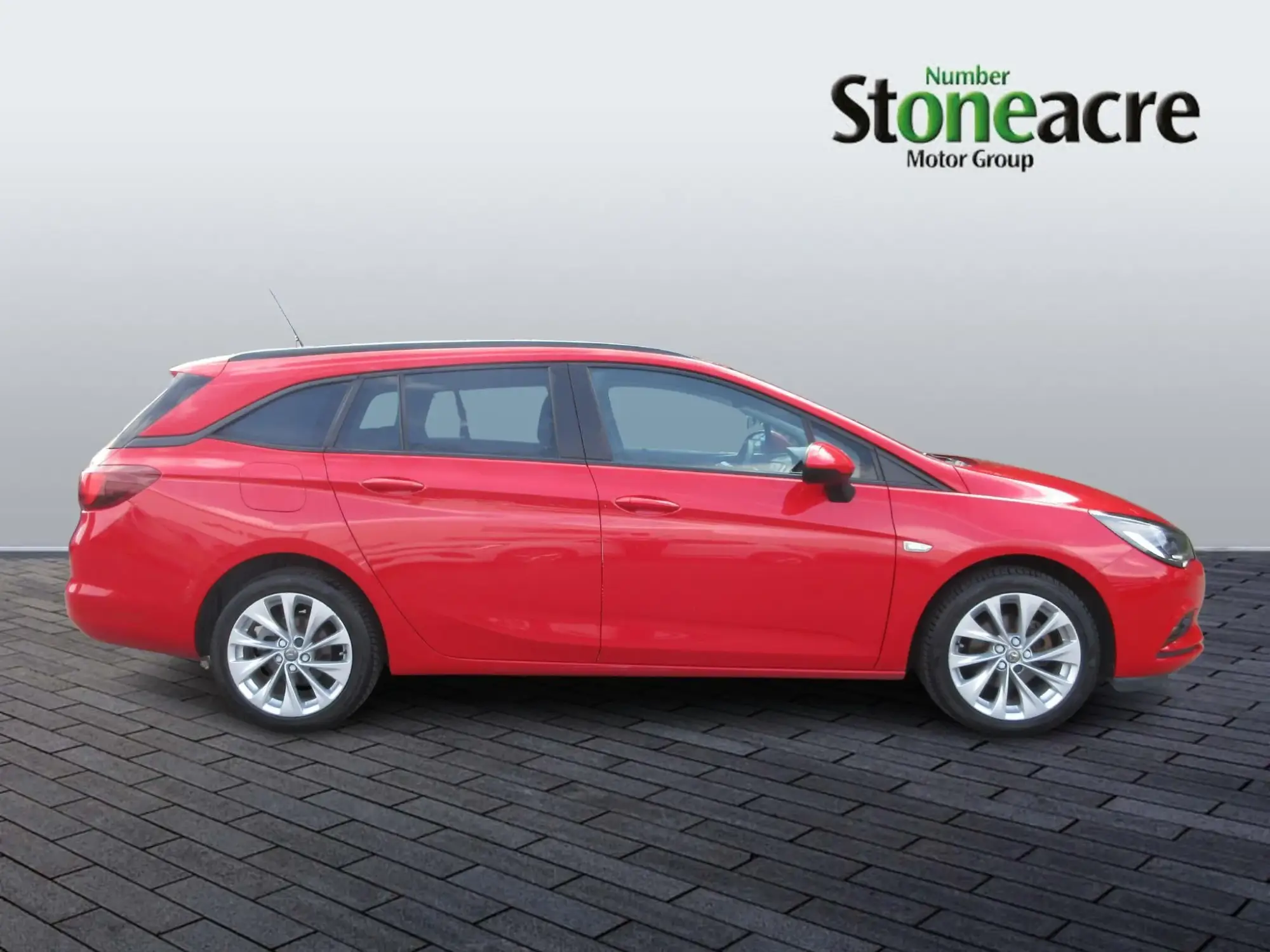 Vauxhall Astra 1.0i Turbo ecoTEC Design Sports Tourer Euro 6 (s/s) 5dr DU68VHH Image 2