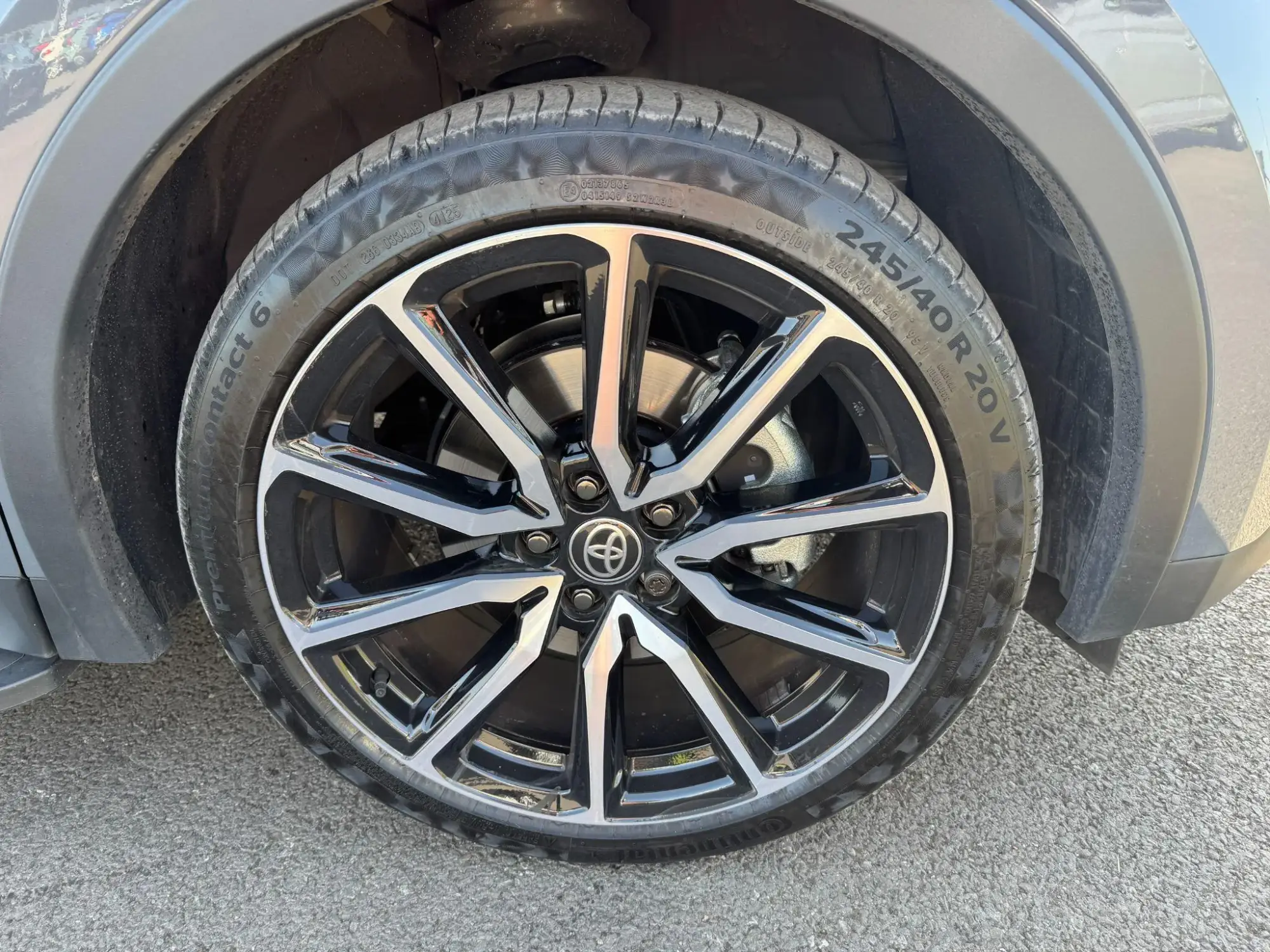 Toyota C-HR Plug-in Hybrid Image 9 Toyota C-HR Plug-in Hybrid Image 9