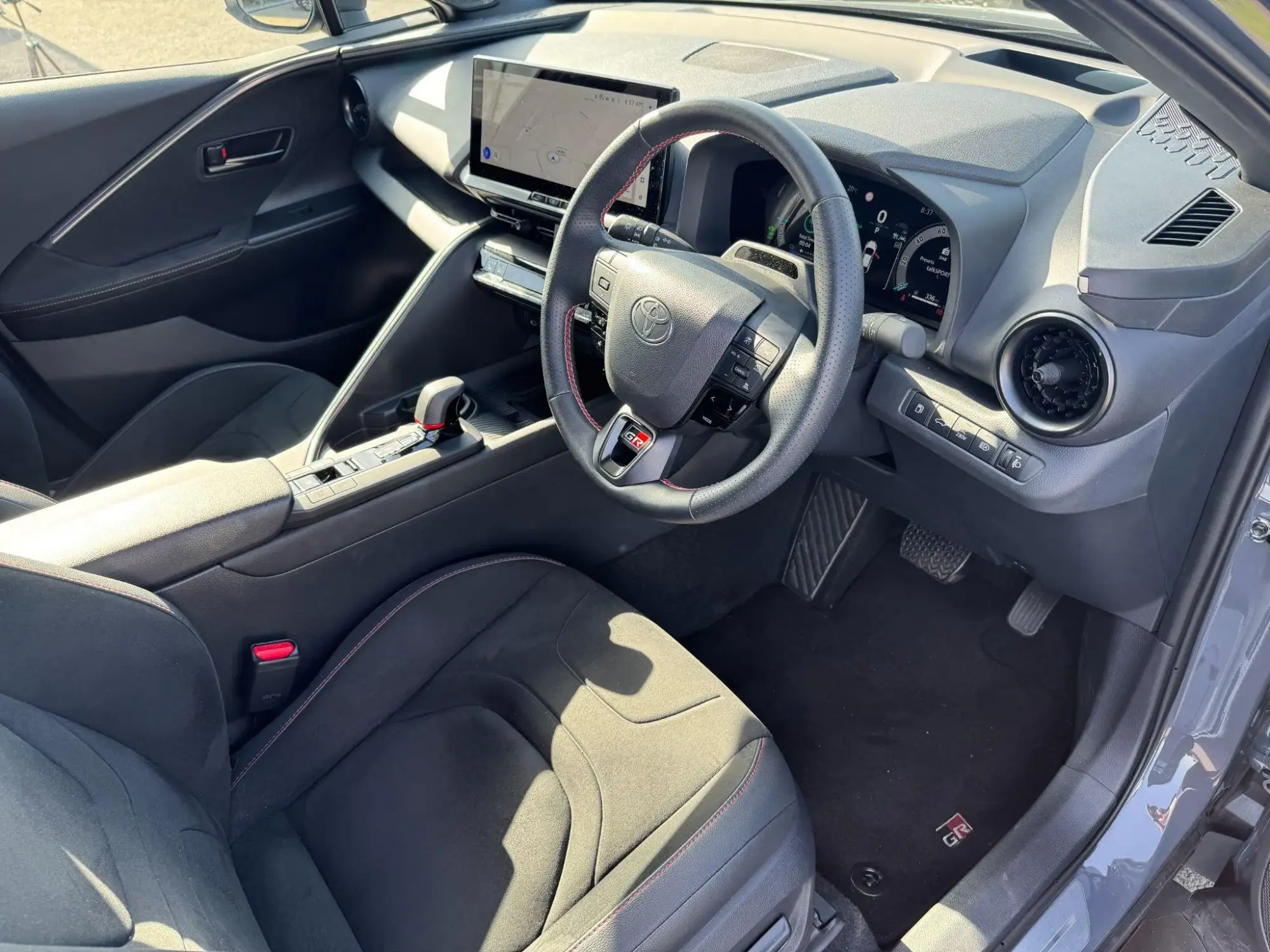 Toyota C-HR Plug-in Hybrid Image 10 Toyota C-HR Plug-in Hybrid Image 10