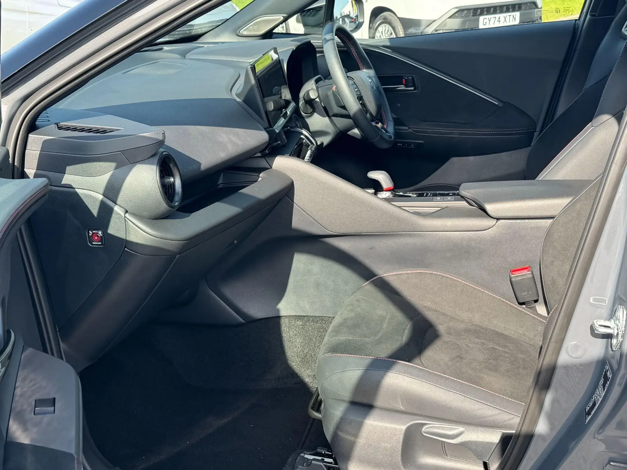 Toyota C-HR Plug-in Hybrid Image 13 Toyota C-HR Plug-in Hybrid Image 13
