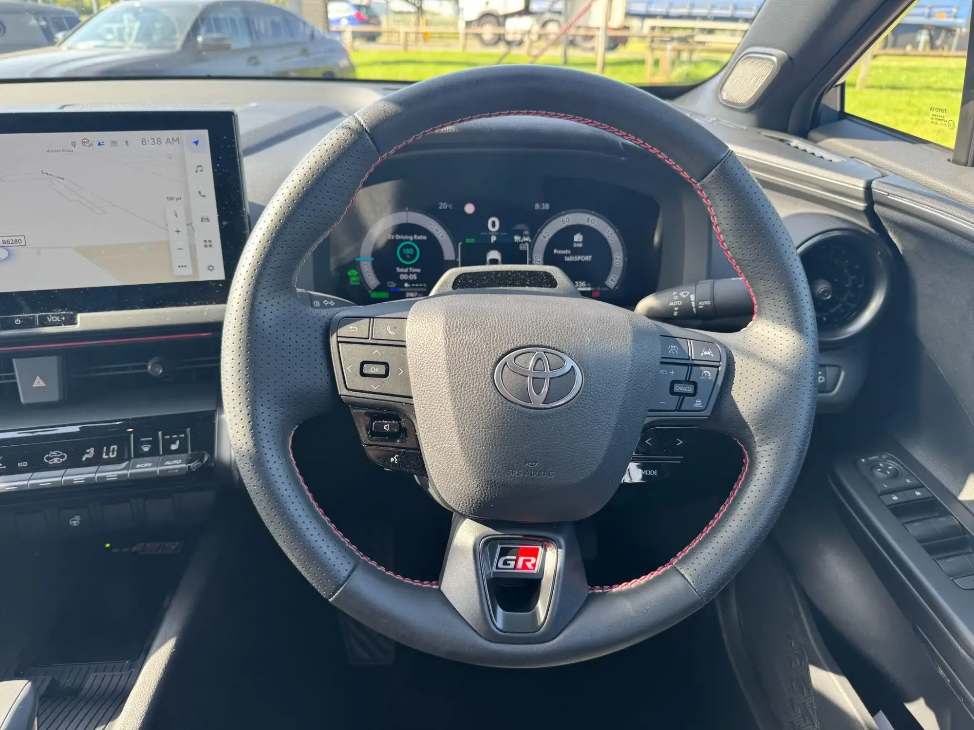 Toyota C-HR Plug-in Hybrid Image 16 Toyota C-HR Plug-in Hybrid Image 16