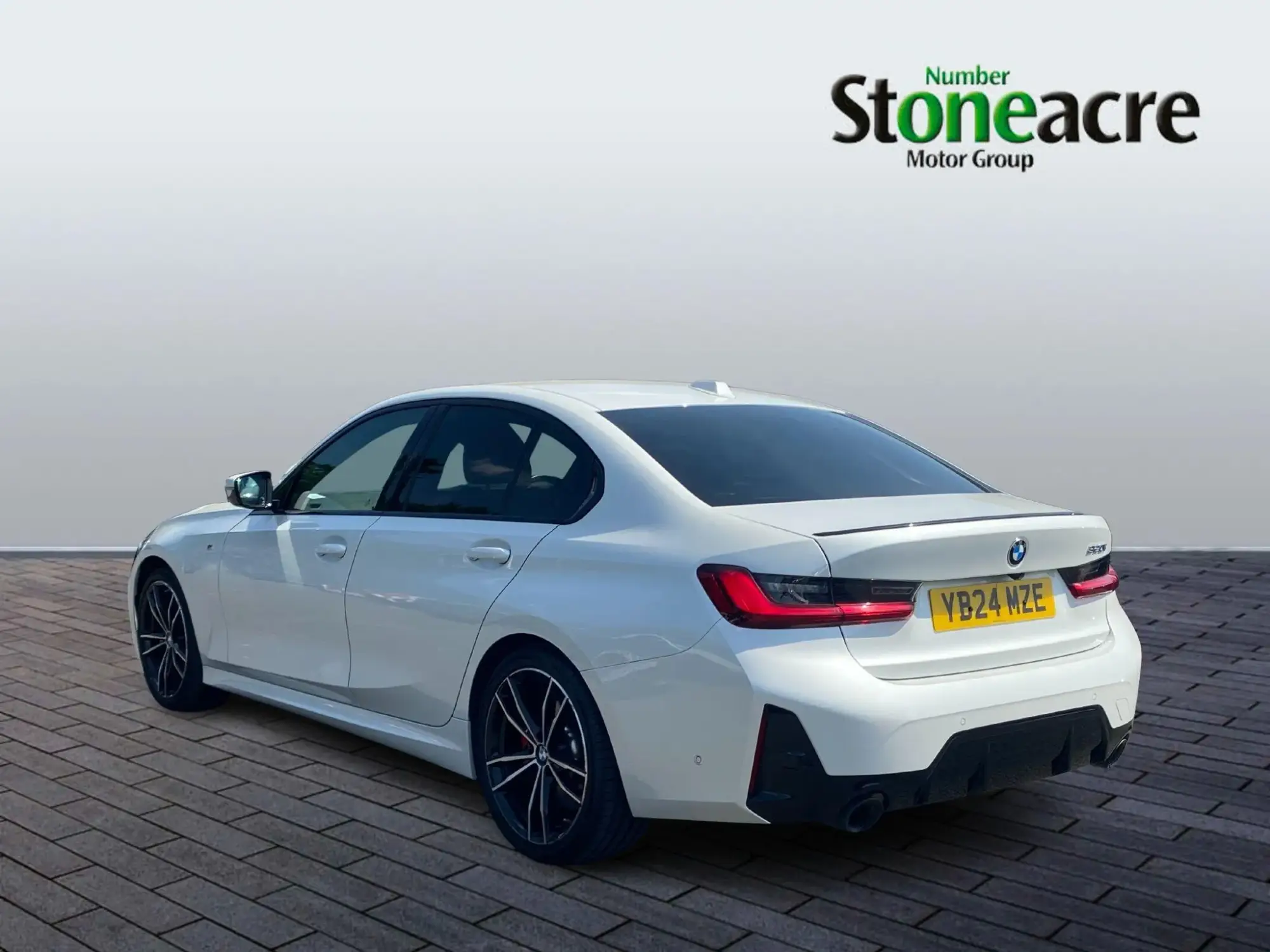 BMW 3 Series Image 4 BMW 3 Series Image 4