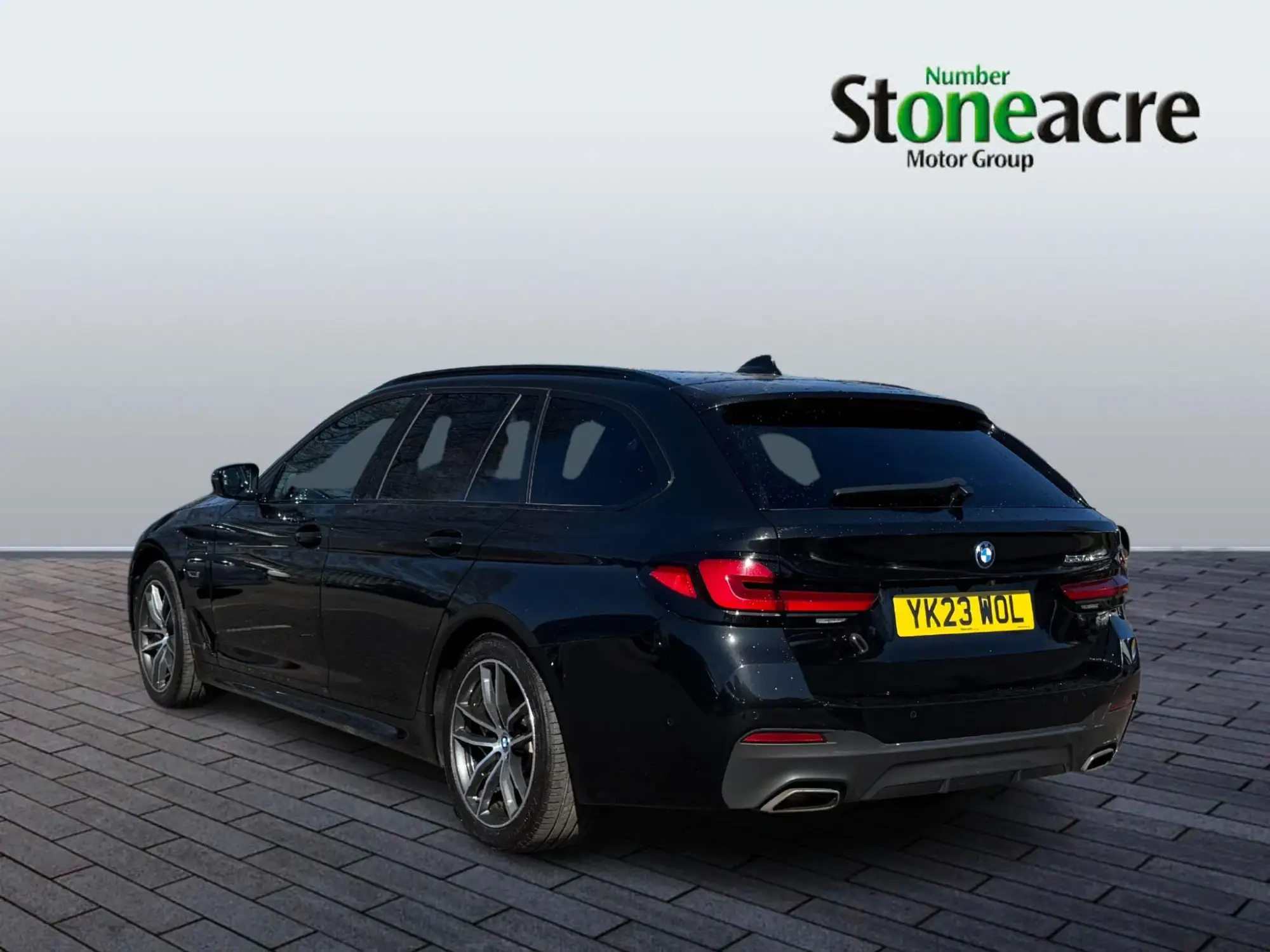 BMW 5 Series Image 4 BMW 5 Series Image 4