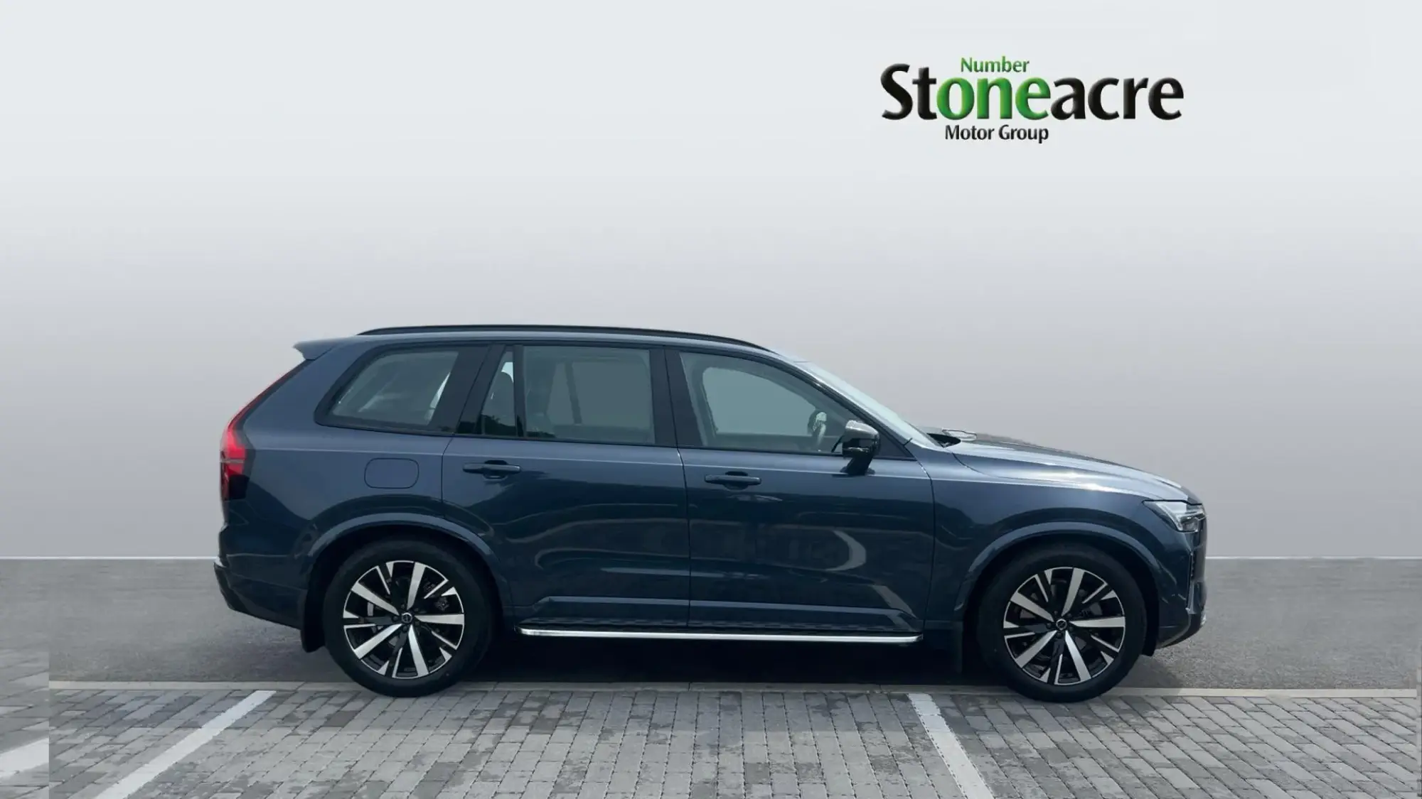 Volvo XC90 2.0 B5 MHEV Plus Auto 4WD Euro 6 (s/s) 5dr NL26GEU Image 3